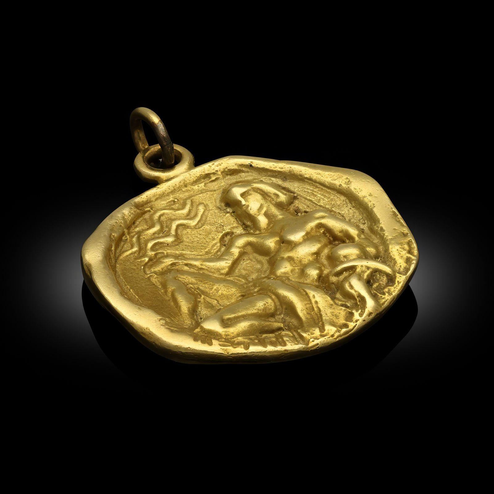 A vintage Aquarius Zodiac pendant, by Cartier London, 1977. Designed as an aysmmetric disc depicting the water bearer and the zodiac sign for Aquarius, suspended from an oval loop.
Maker
Cartier London
Period
1977
Setting
18ct yellow gold, signed