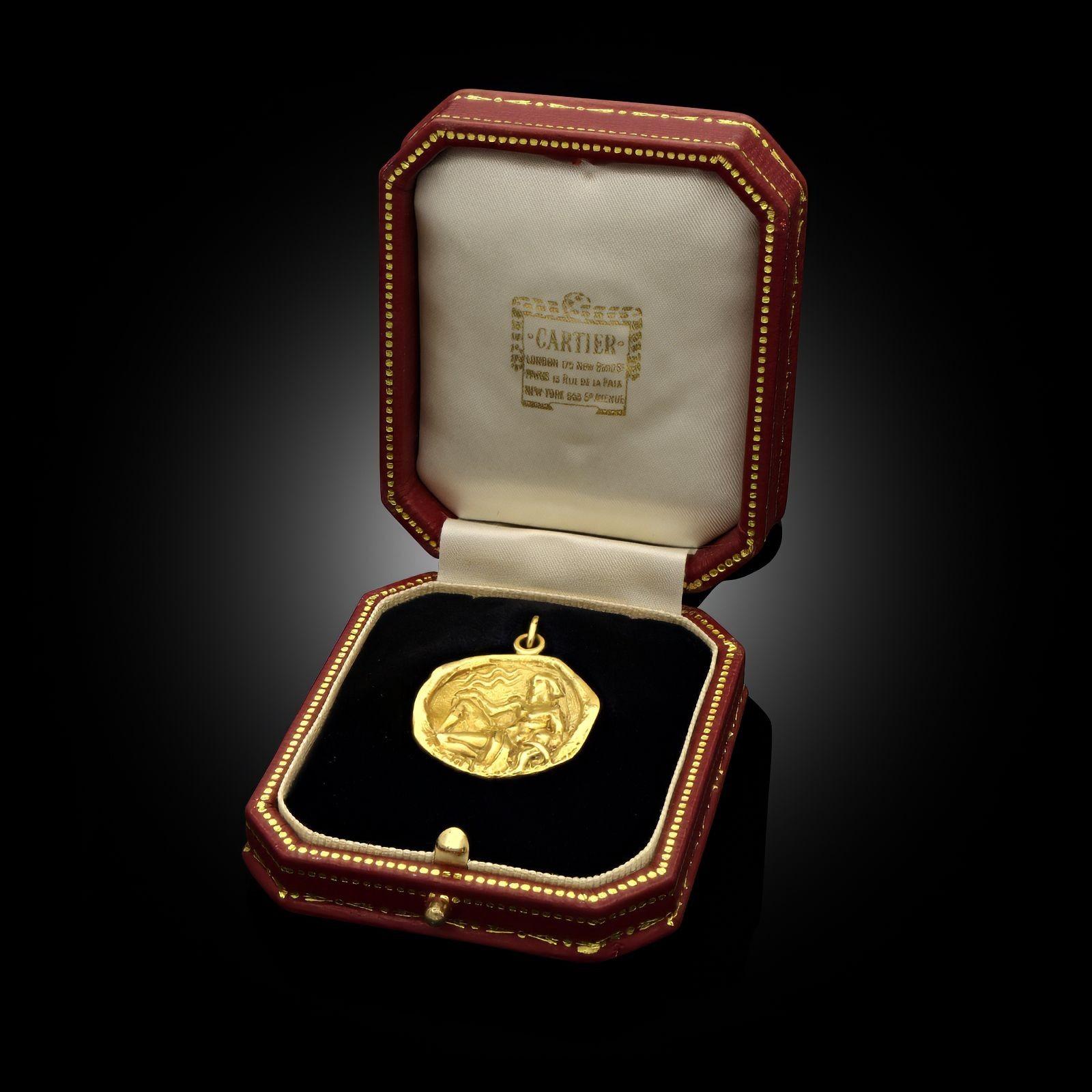Women's or Men's Cartier Vintage Aquarius Zodiac 18ct Yellow Gold Pendant 1977 For Sale