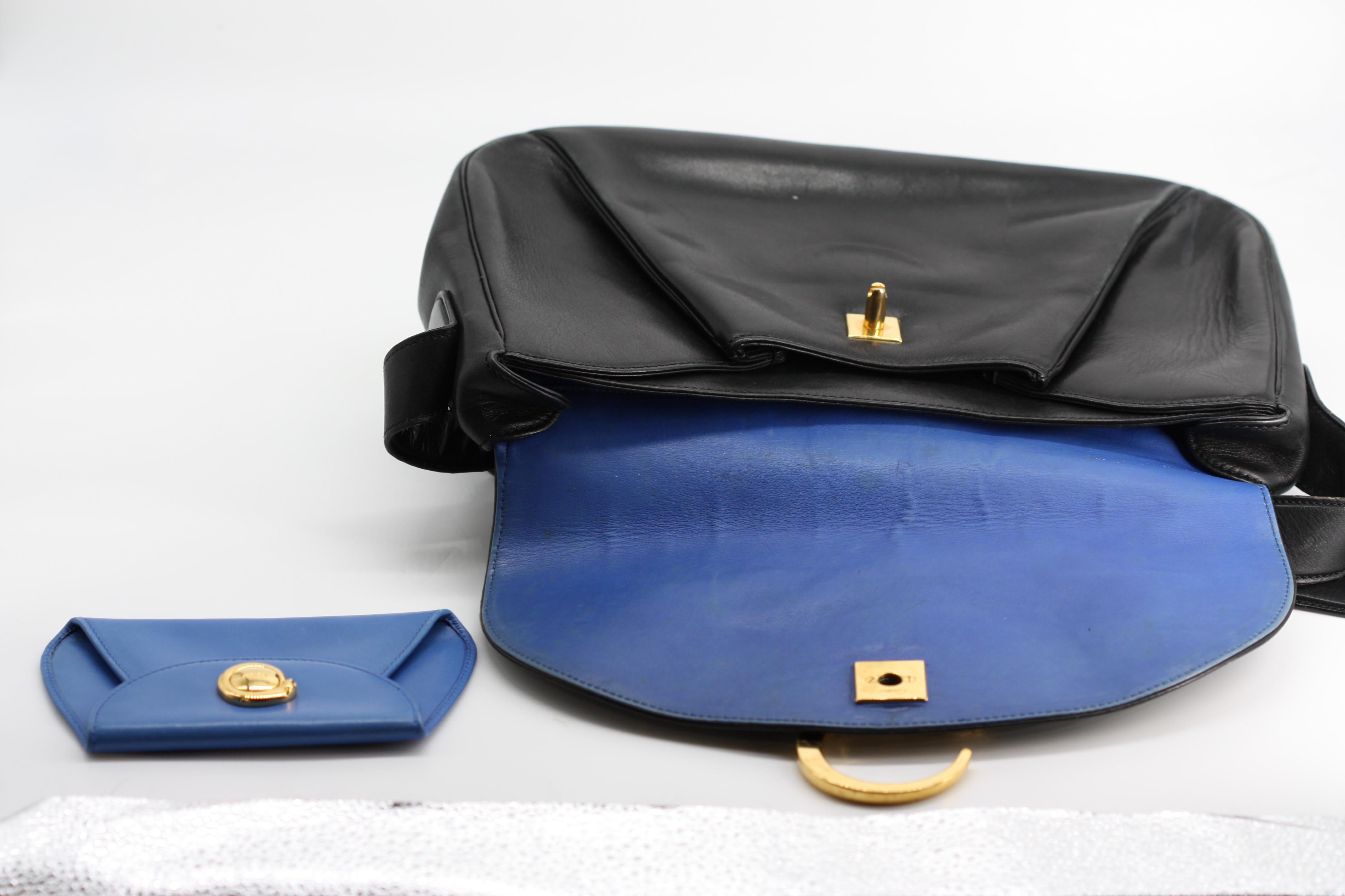 Cartier Vintage Bolso de Piel Negro y Monedero de Piel Azul en venta 2