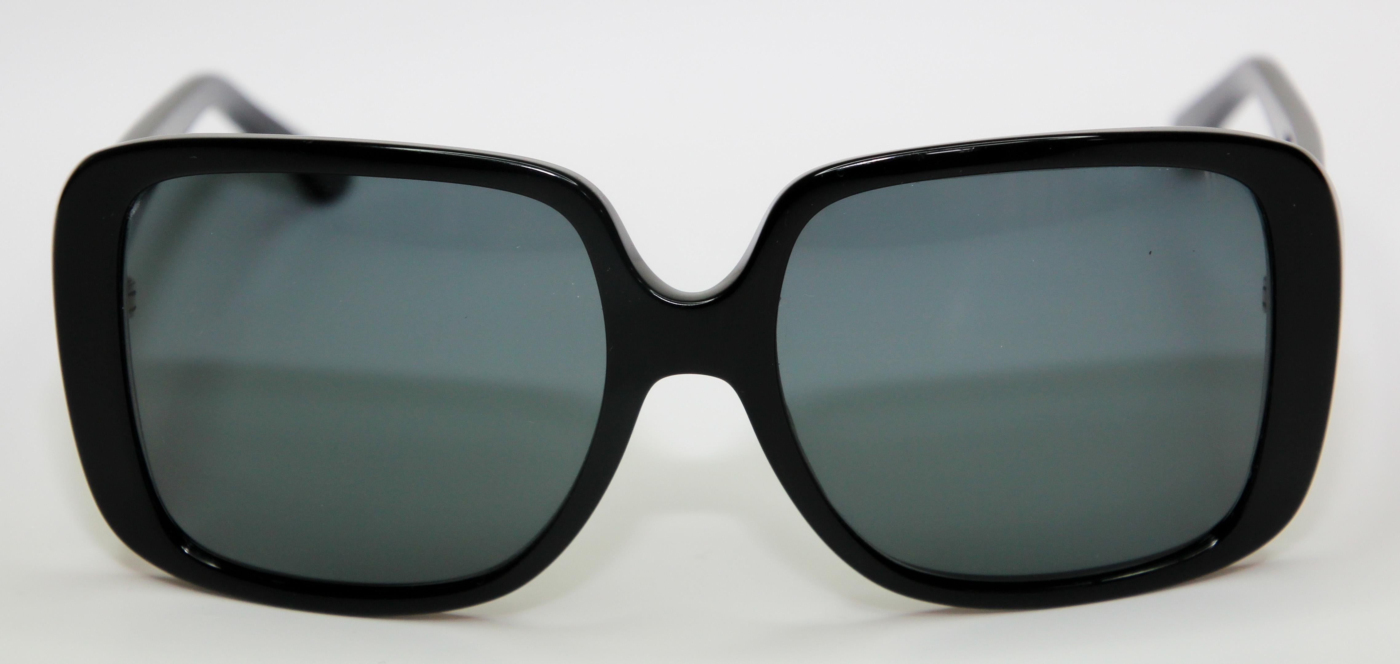 Women's or Men's 1990s Cartier Vintage Sunglasses Black with Silver Logo For Sale