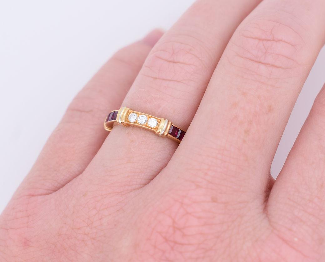 Cartier - Alianza de boda Vintage Contessa de oro amarillo y blanco, diamantes, rubí en Excelente estado para la venta en PARIS, FR