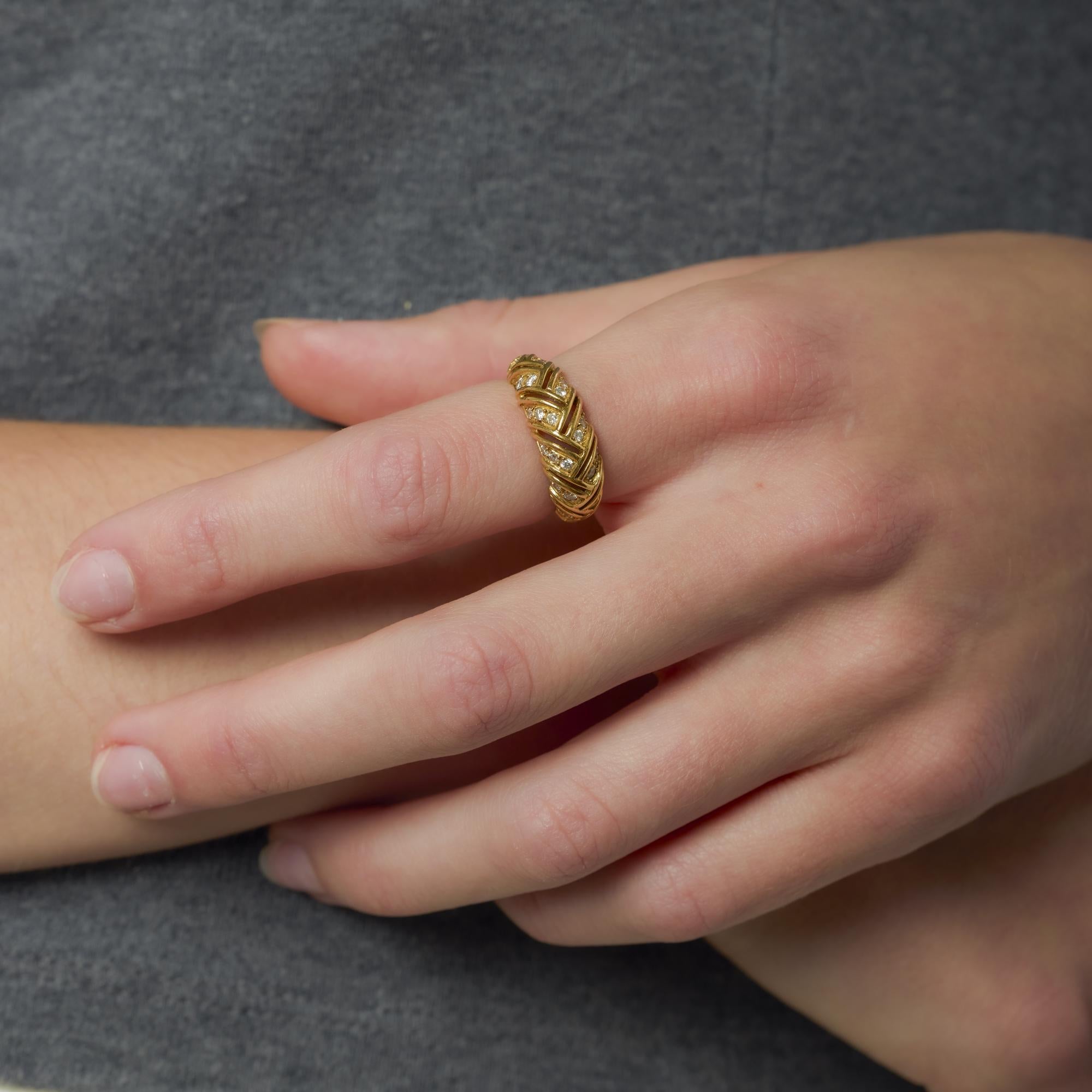 Brilliant Cut Cartier vintage diamond 18k yellow gold ring For Sale