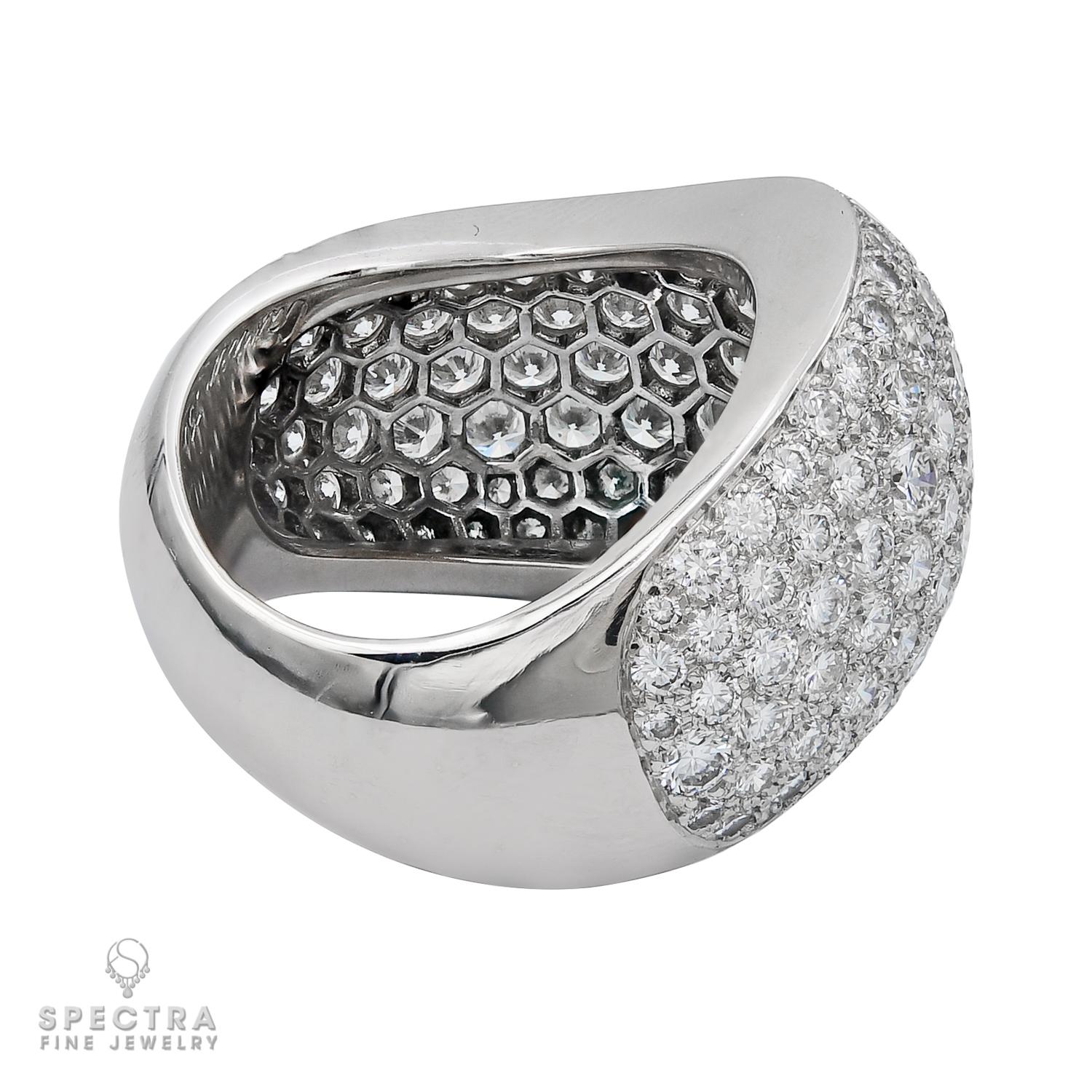 Dieser Cartier Vintage Diamond Bombe Ring verkörpert die ikonische Handwerkskunst der angesehenen französischen Maison Cartier. Sein 