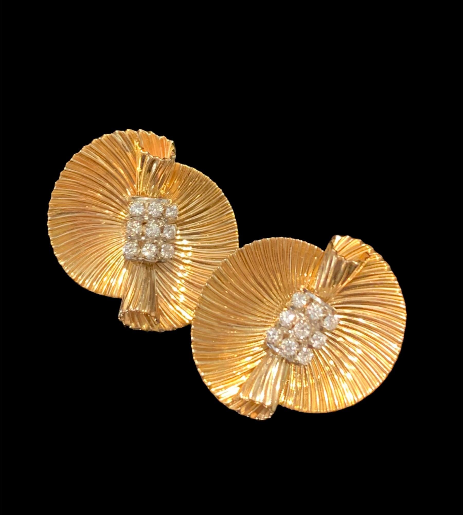 Cartier Vintage Diamond Earrings 18 Karat Yellow Gold In Excellent Condition In Geneva, CH