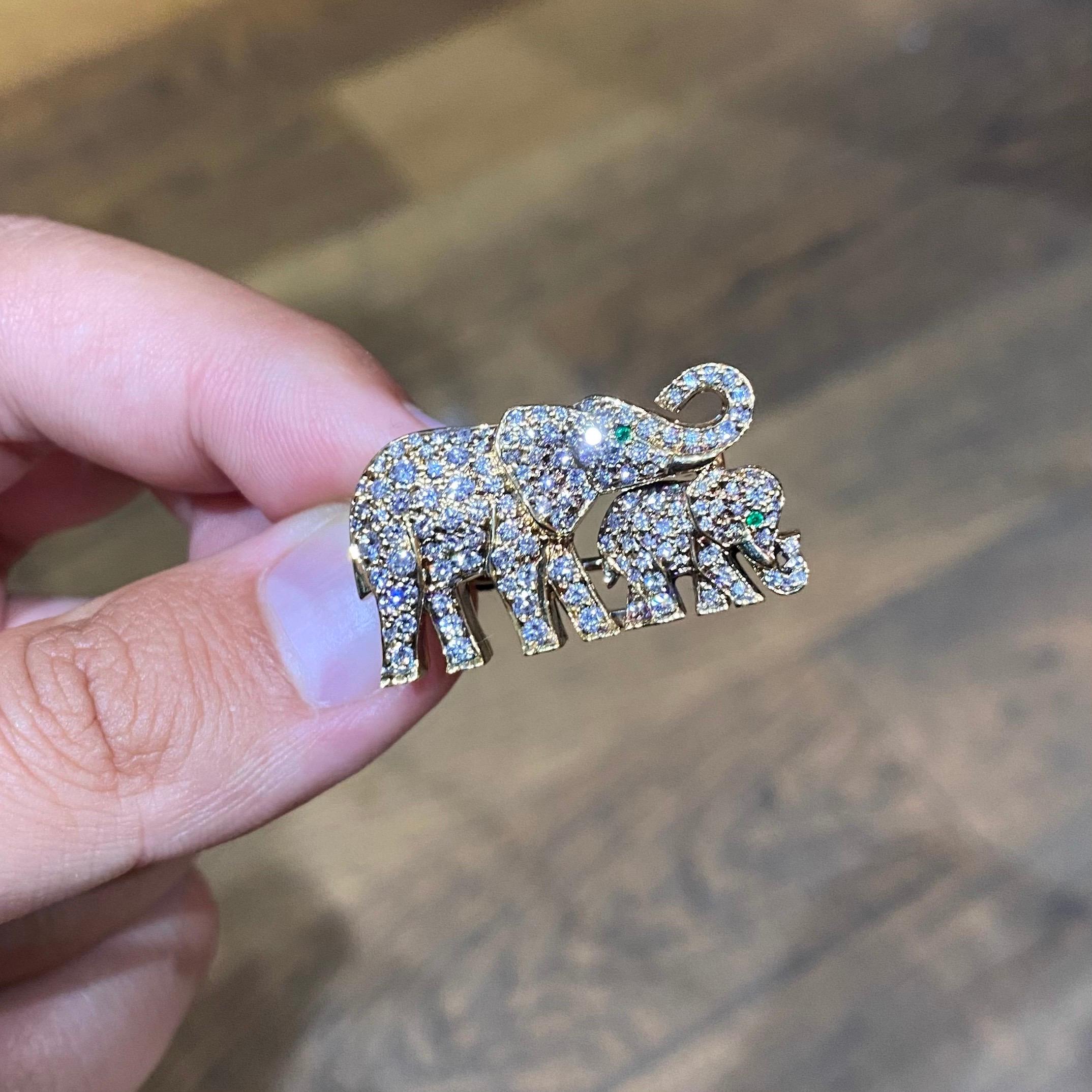 Moderne Broche broche bébé veau en or jaune avec diamant et émeraude de Cartier:: 1990