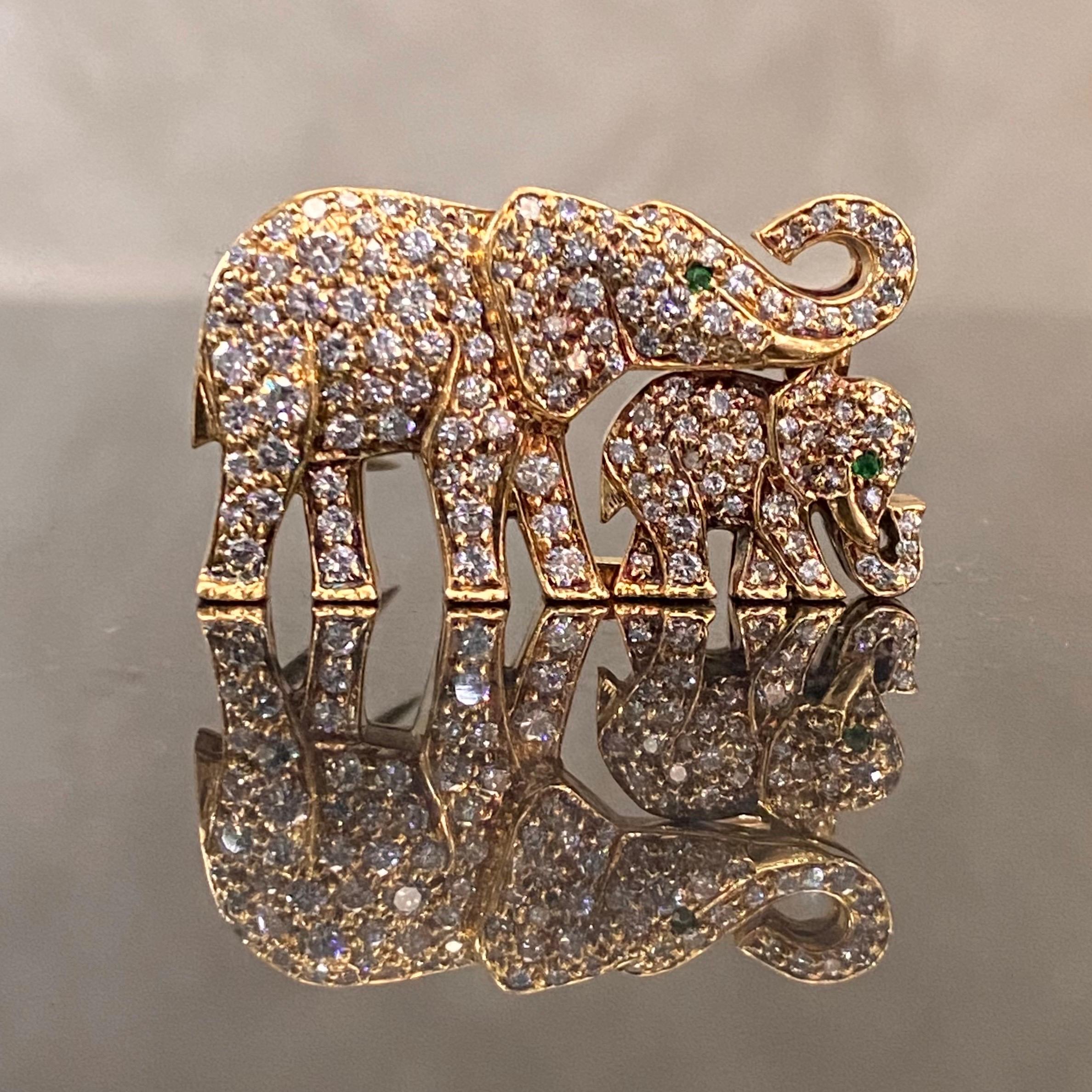 Round Cut Cartier Vintage Diamond Emerald Elephant Baby Calf Brooch Pin Yellow Gold, 1990s