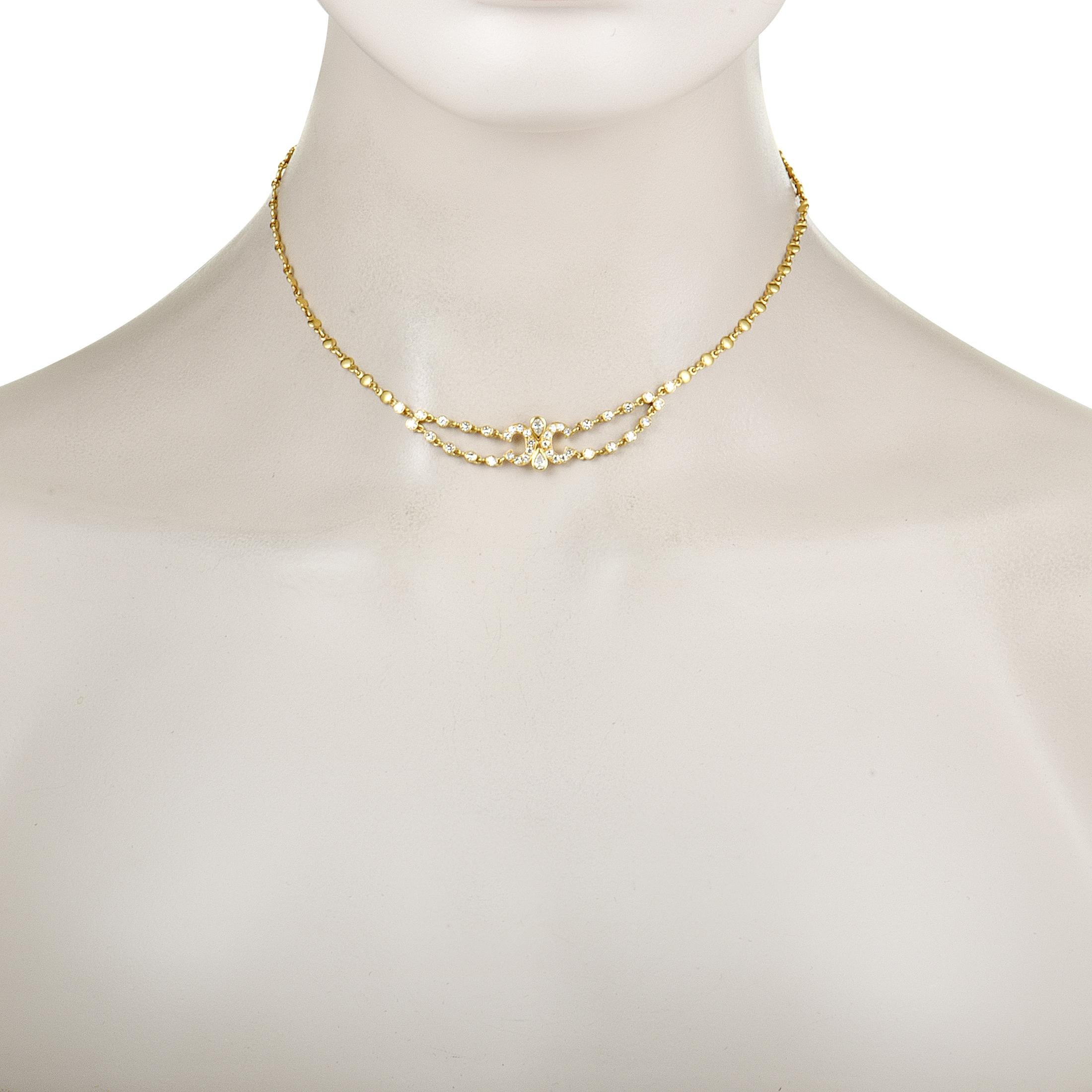 An embodiment of classic elegance, this vintage Cartier necklace boasts a distinctly antique appeal, offering an exceptionally sophisticated look. The necklace is made of luxurious 18K yellow gold and it is embellished with colorless (grade F)