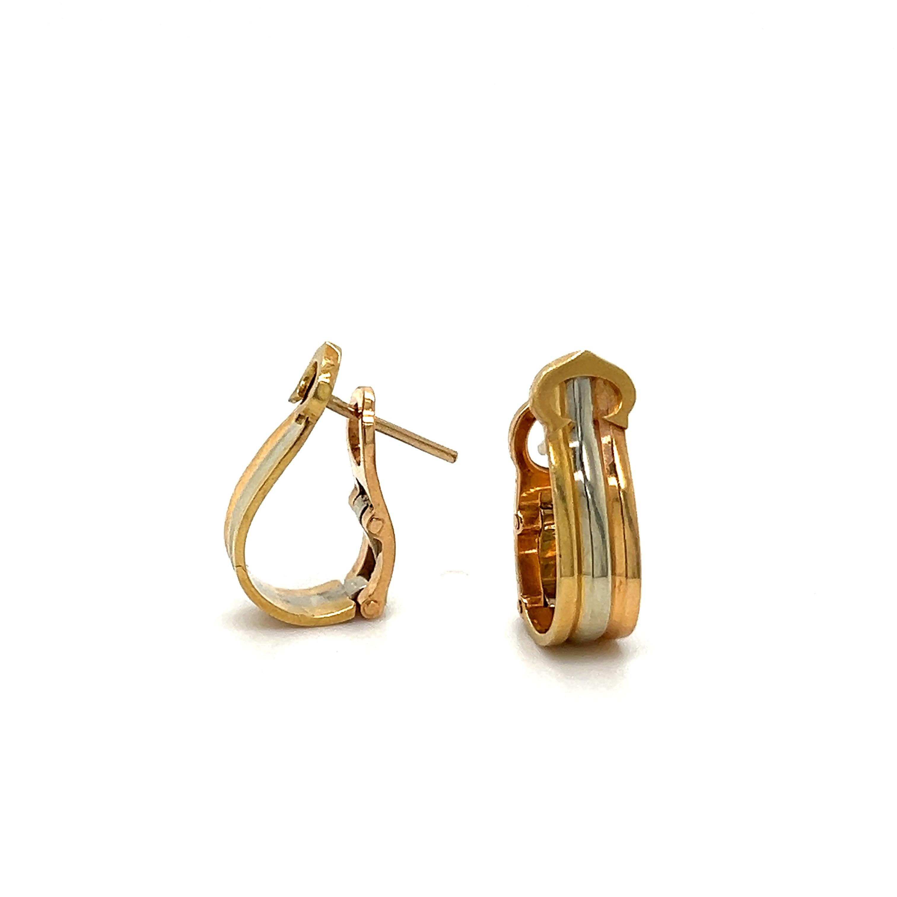 Cartier Créoles vintage double C tricolores Huggie Earrings 18 carats Bon état - En vente à MIAMI, FL