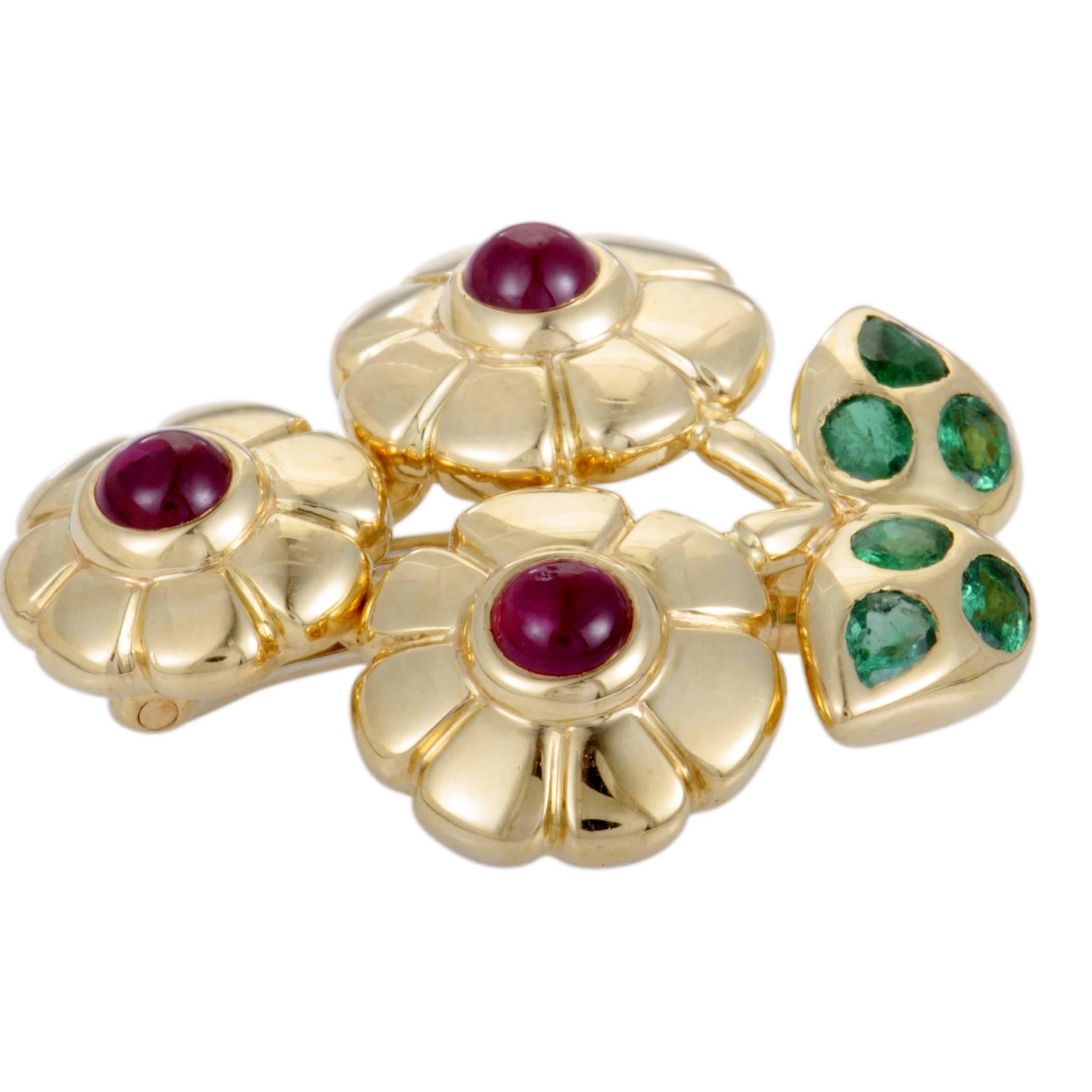 Depicting vivacious flowers in an enchantingly graceful manner, this vintage pin designed by Cartier offers a stunningly fashionable appearance. The pin is made of radiant 18K yellow gold and decorated with emeralds and rubies.
Dimension: 1.12
