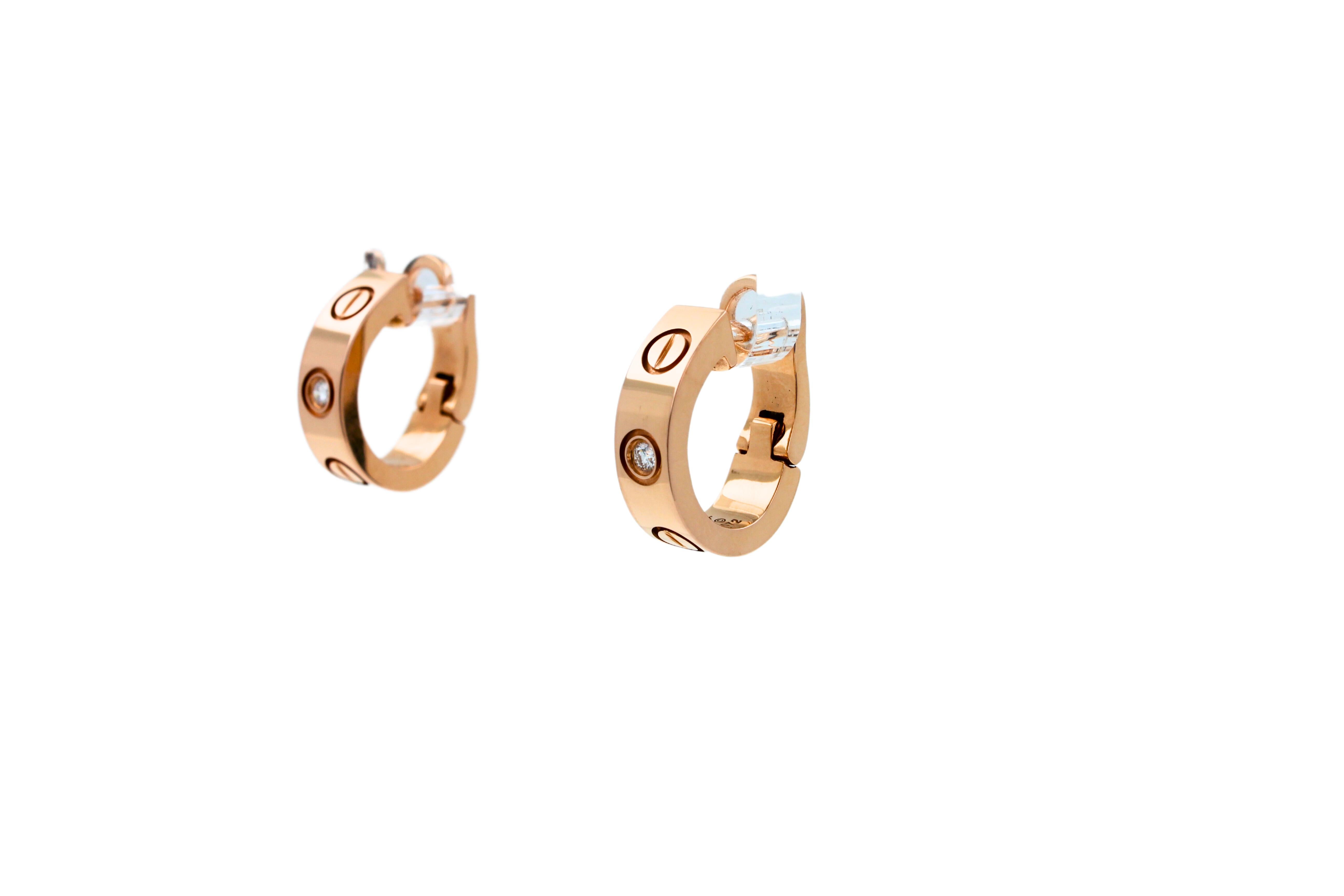 Cartier Vintage Estate Love 18K Roségold Huggie-Ohrringe mit Diamant-Lünette im Zustand „Hervorragend“ in Oakton, VA