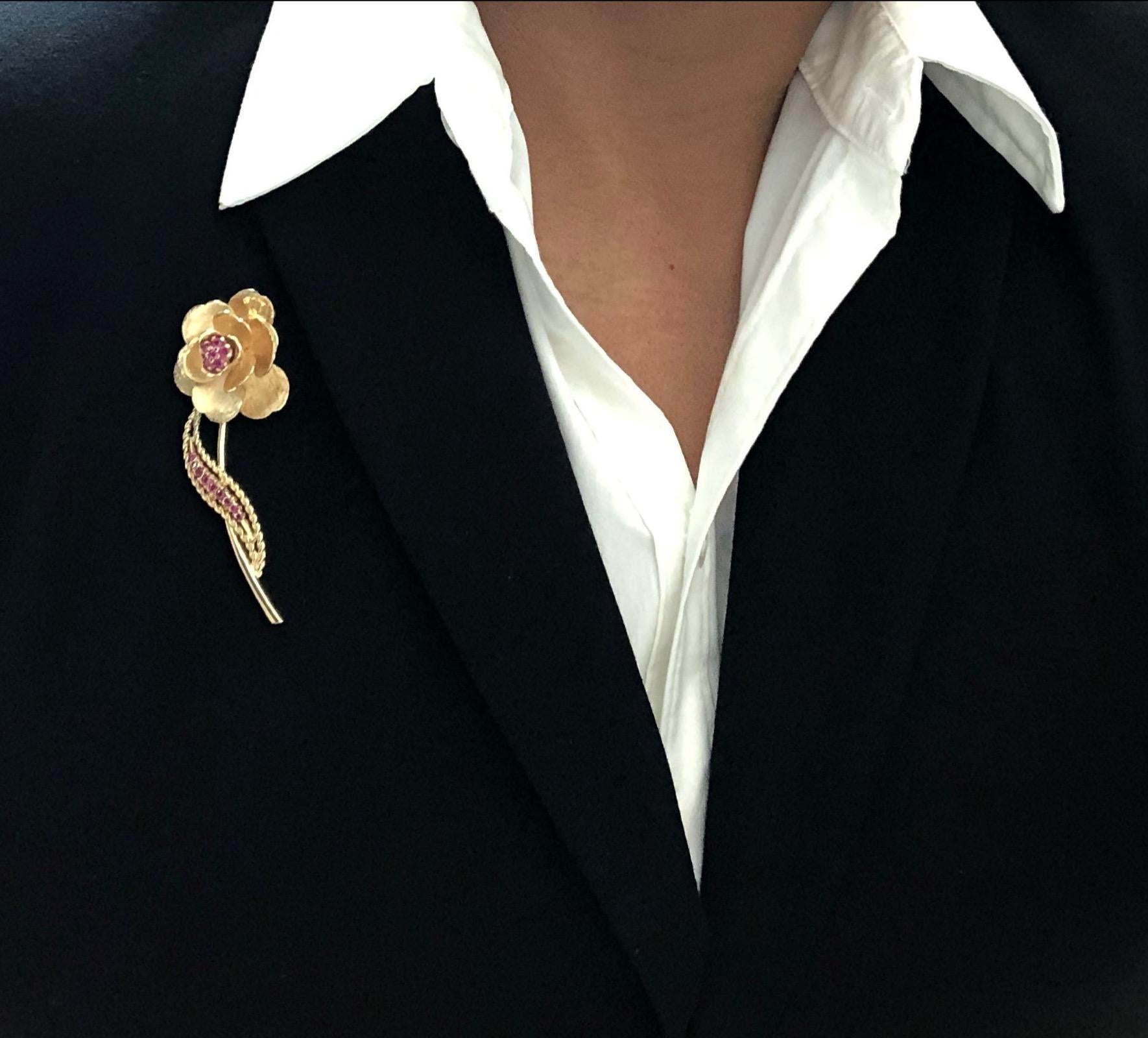 Cartier Vintage Flower Ruby Brooch in 14K Rose Gold For Sale 4