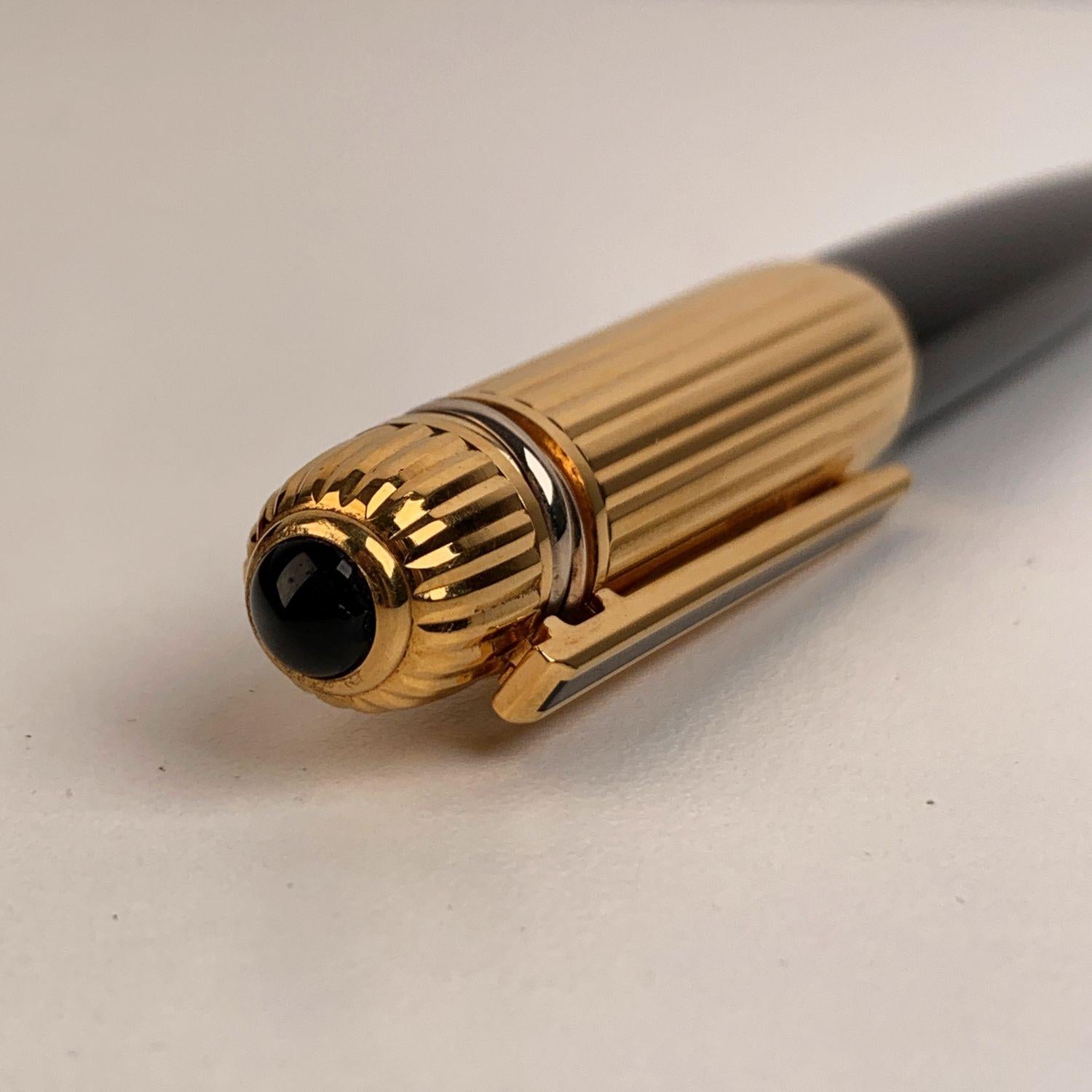 Cartier Vintage Gold Plated and Black Lacquer Pasha Fountain Pen In Excellent Condition In Rome, Rome