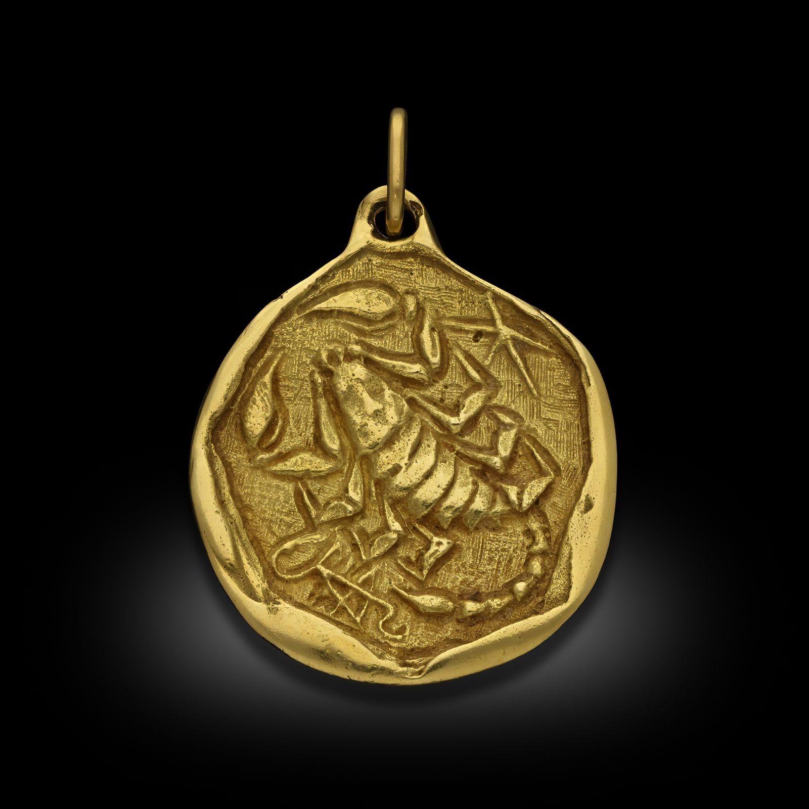Cartier Vintage Jumbo Scorpio Zodiac Pendant in 18ct Yellow Gold 1975 In Good Condition For Sale In London, GB