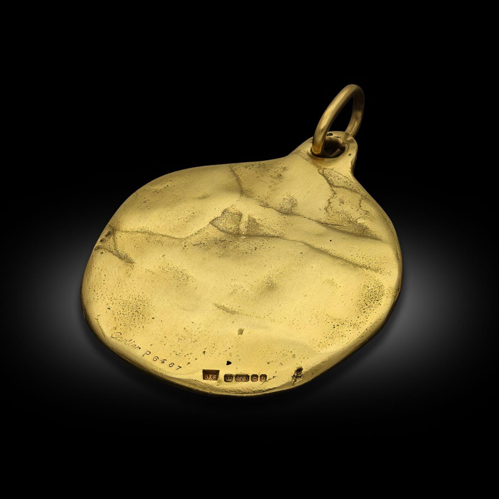 Women's or Men's Cartier Vintage Jumbo Scorpio Zodiac Pendant in 18ct Yellow Gold 1975 For Sale