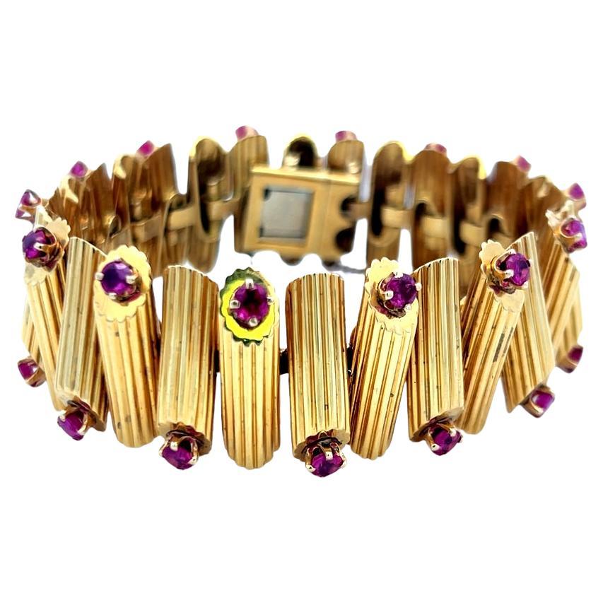 Cartier Vintage Link Bracelet with 2.8 Carat Ruby Gems in 18K Yellow Gold For Sale