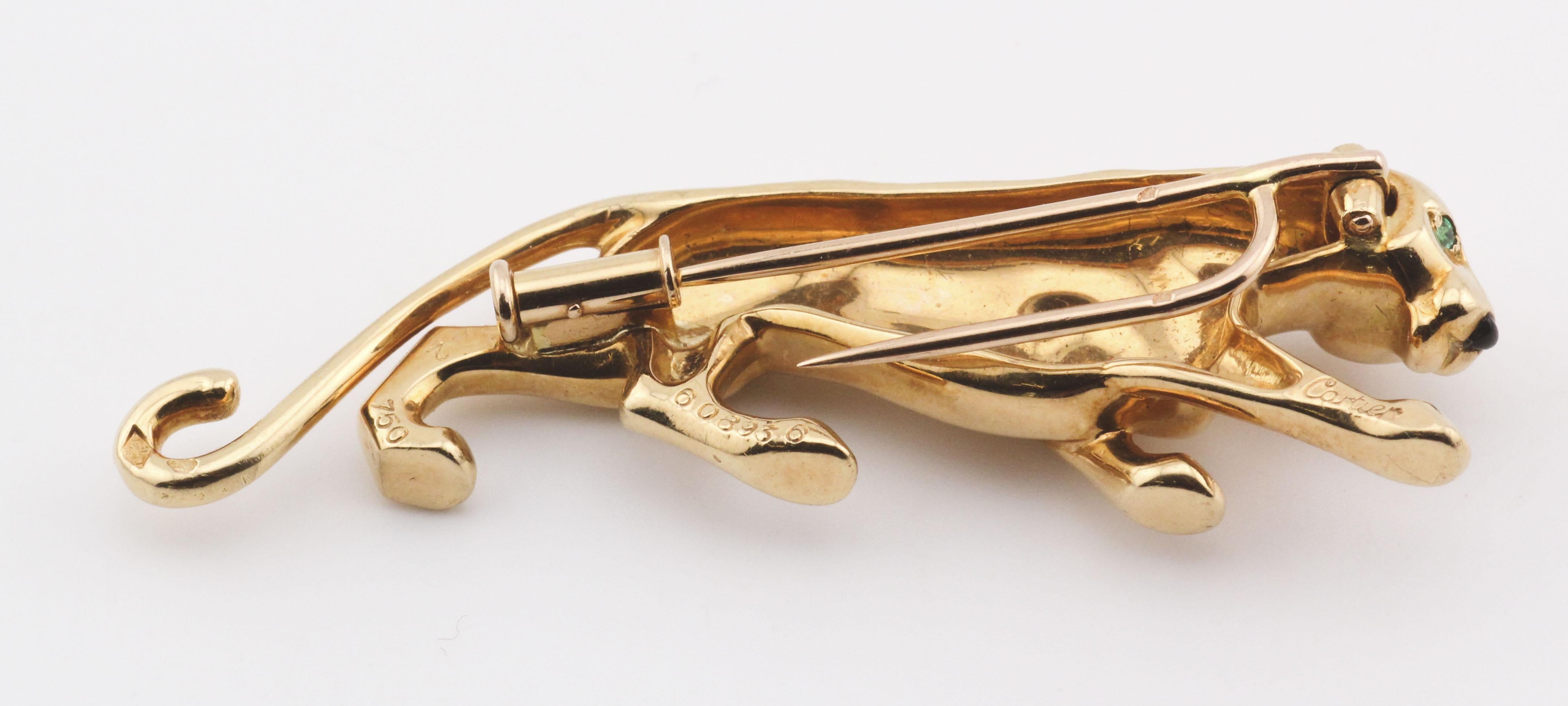 Cartier Vintage Panthere Emerald 18k Yellow Gold Brooch In Good Condition For Sale In Simpsonville, SC