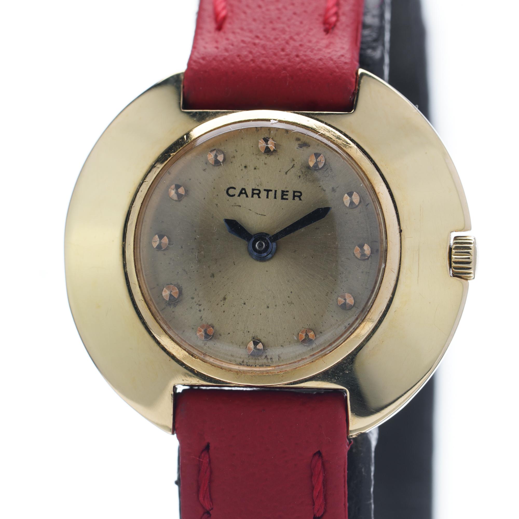 Cartier Vintage Round Ladies 18k. Yellow Gold Wristwatch In Good Condition For Sale In Braintree, GB
