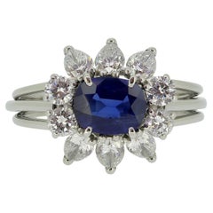 Anillo vintage Cartier con racimo de zafiros y diamantes