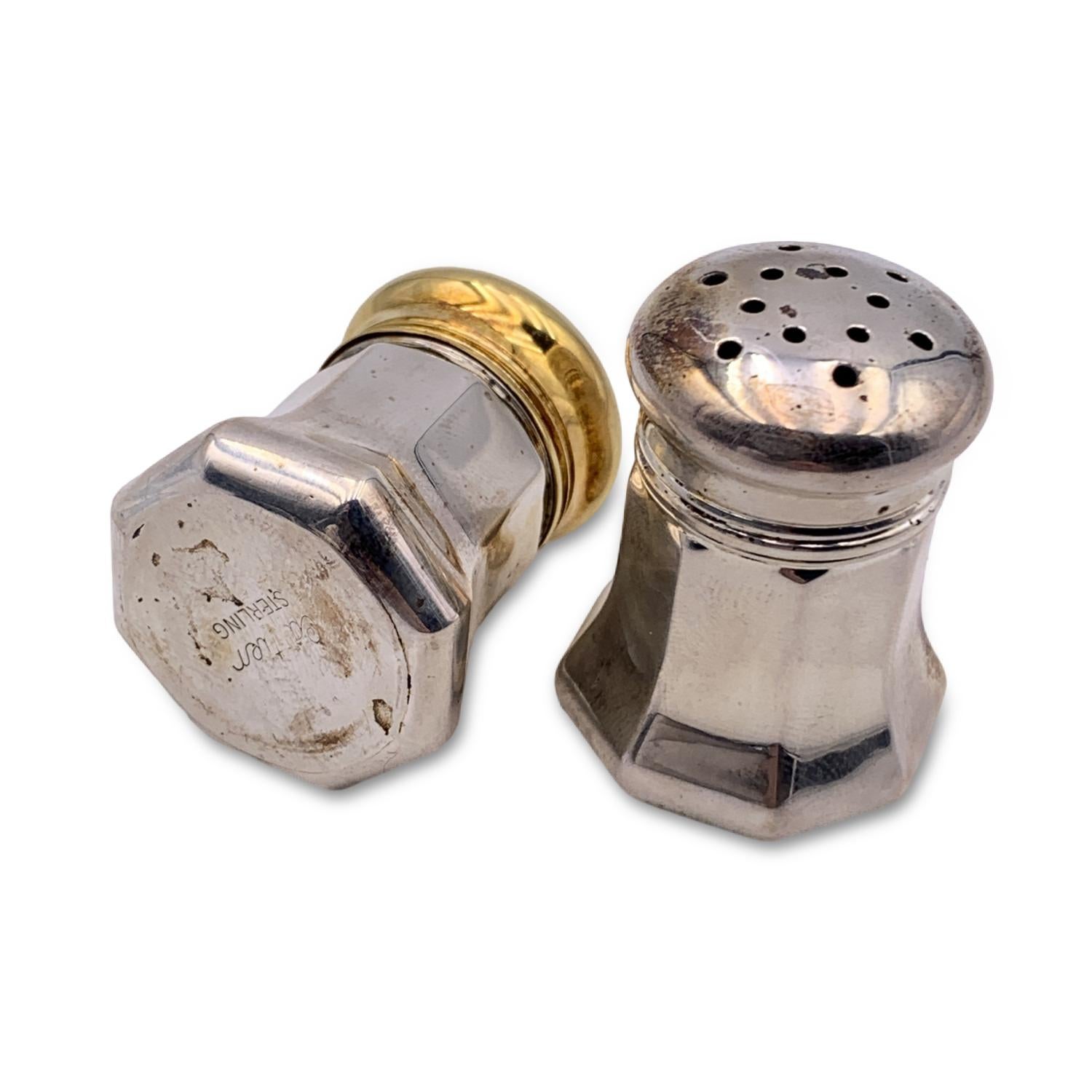 Vintage Cartier mini salt & pepper shakers in sterling silver. One of the shaker has a gold wash lid. Presented in red case. Measurements (height): 1.25 inches - 3.2 cm / (length):1 inch - 2,5 cm. Marked 'Cartier Sterling' on the