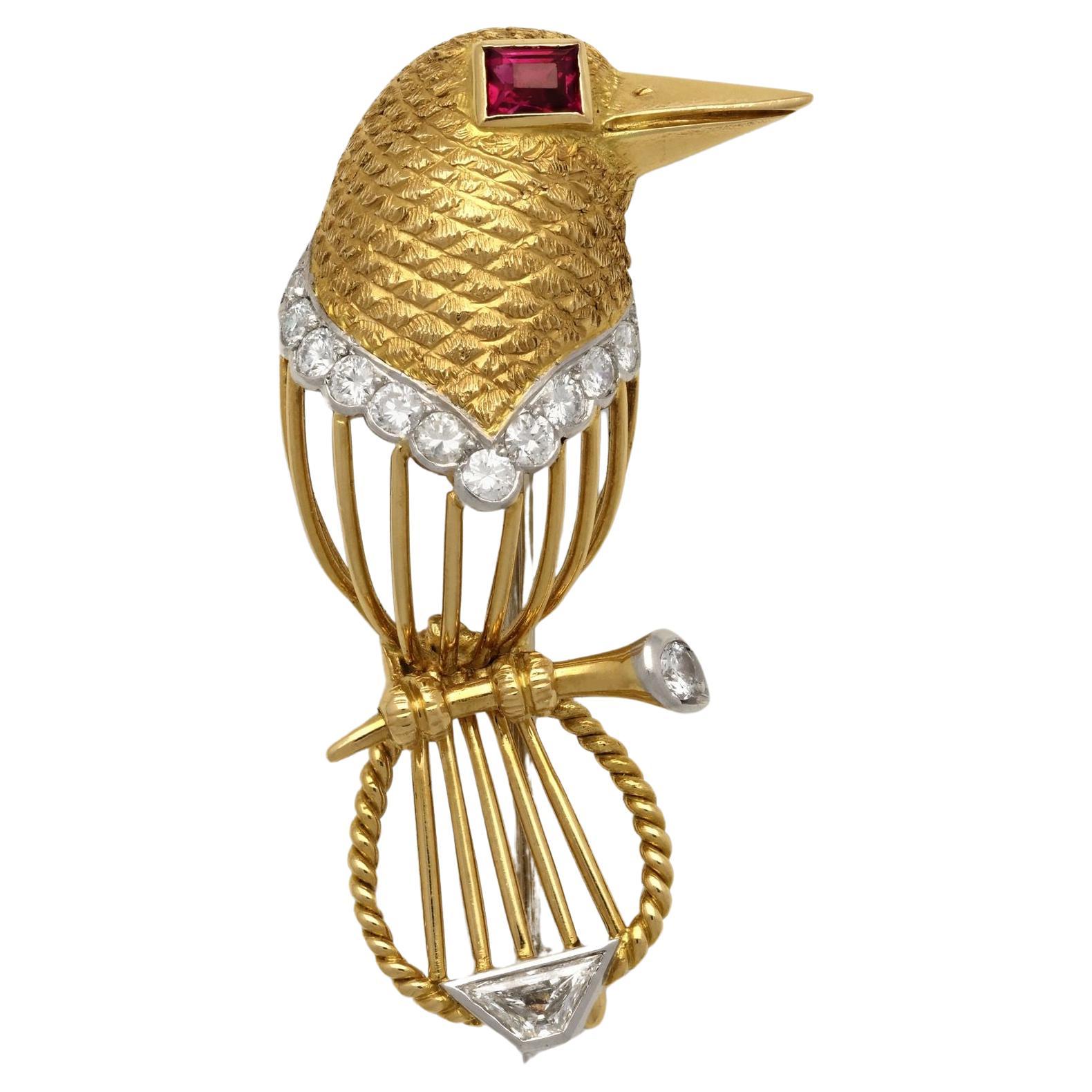 Cartier Broche oiseau stylisée en or jaune 18 carats avec rubis de Birmanie, ca 1960 en vente