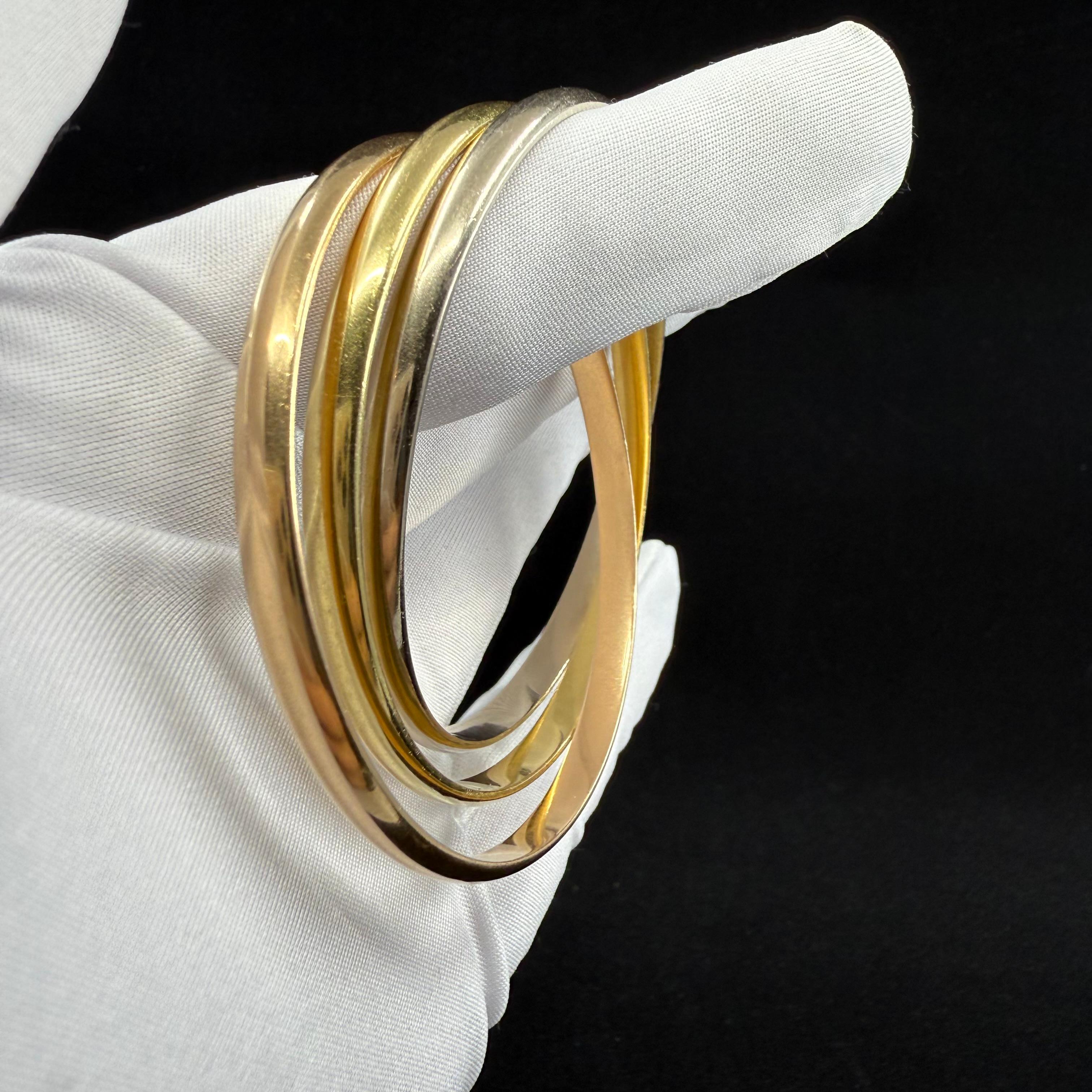 Cartier Trinity tricolor Armreif Armband 4,4 mm jeder Gesamtgewicht 60,2 g 18 Karat Gelbgold, Weißgold Rotgold klassische Trinity Armband Größe 16 wird ein mittleres Handgelenk 6 bis 6,5 Zoll passen 
Armband wurde nicht poliert Originalzustand