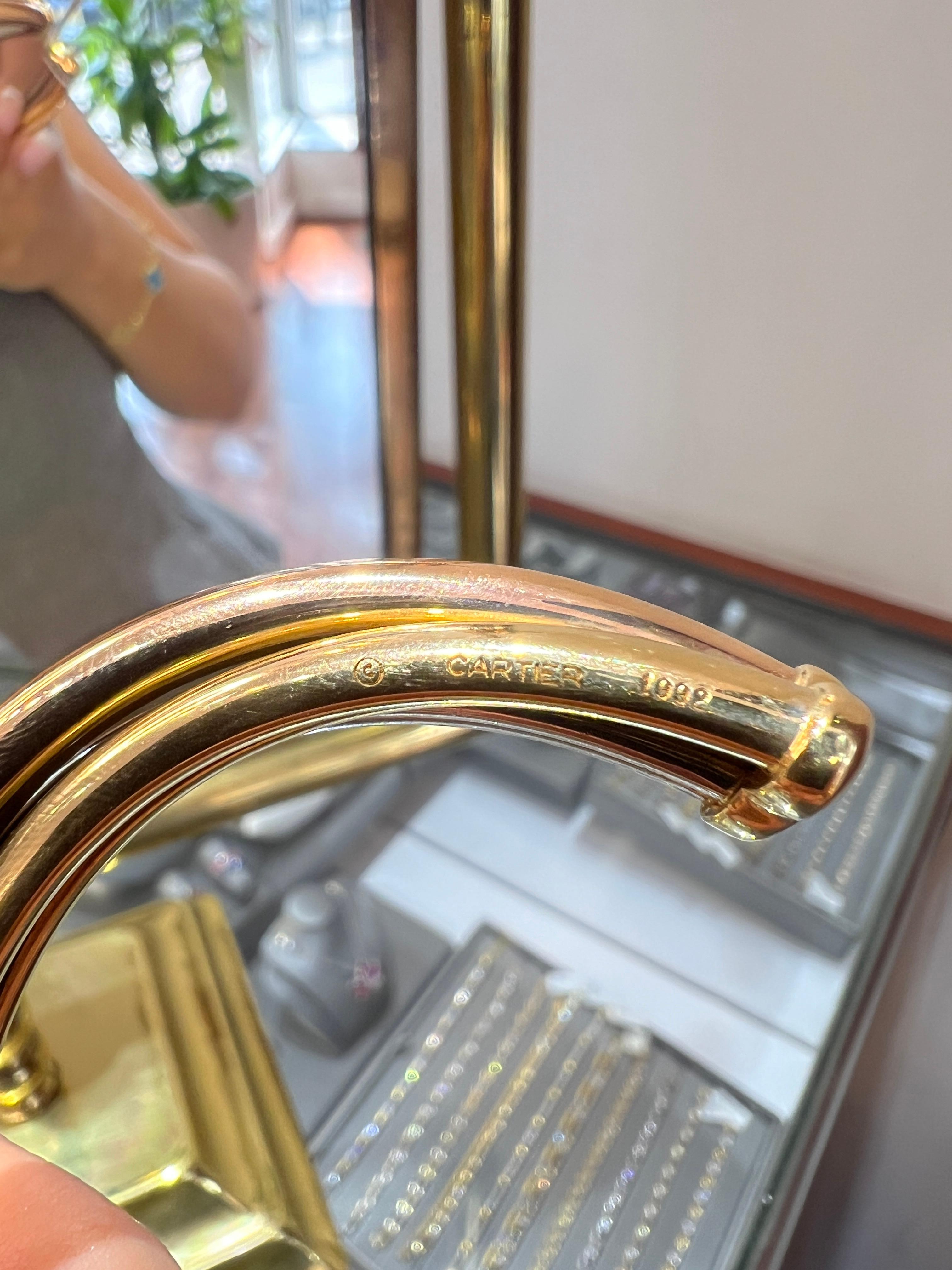 Bracelet manchette à trois bandes en or jaune, blanc et rose 18k de Cartier Vintage Trinity en vente 2