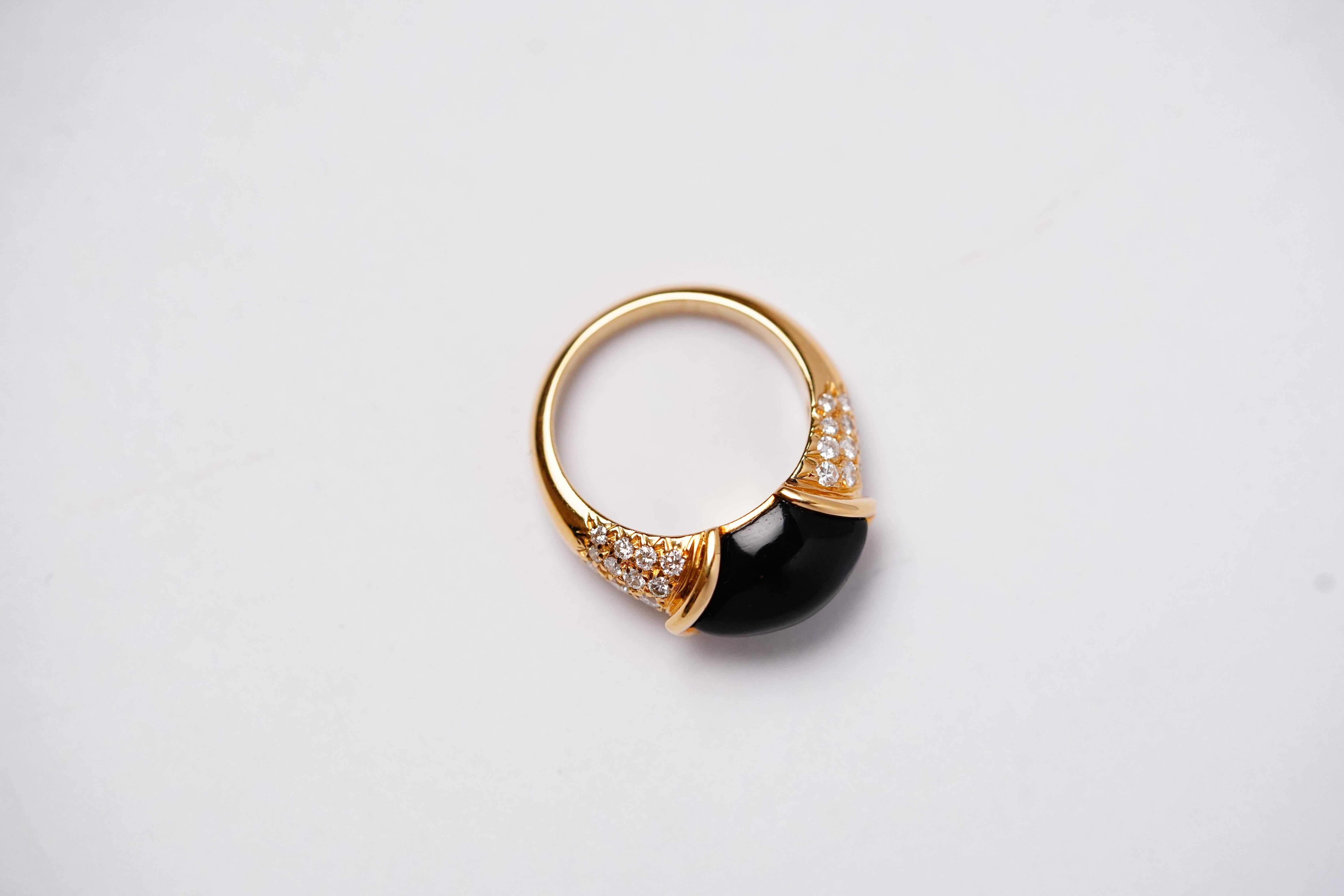 Contemporain Cartier Vintage Yellow Gold Black Onyx Diamond Ring and Collar Necklace Set en vente