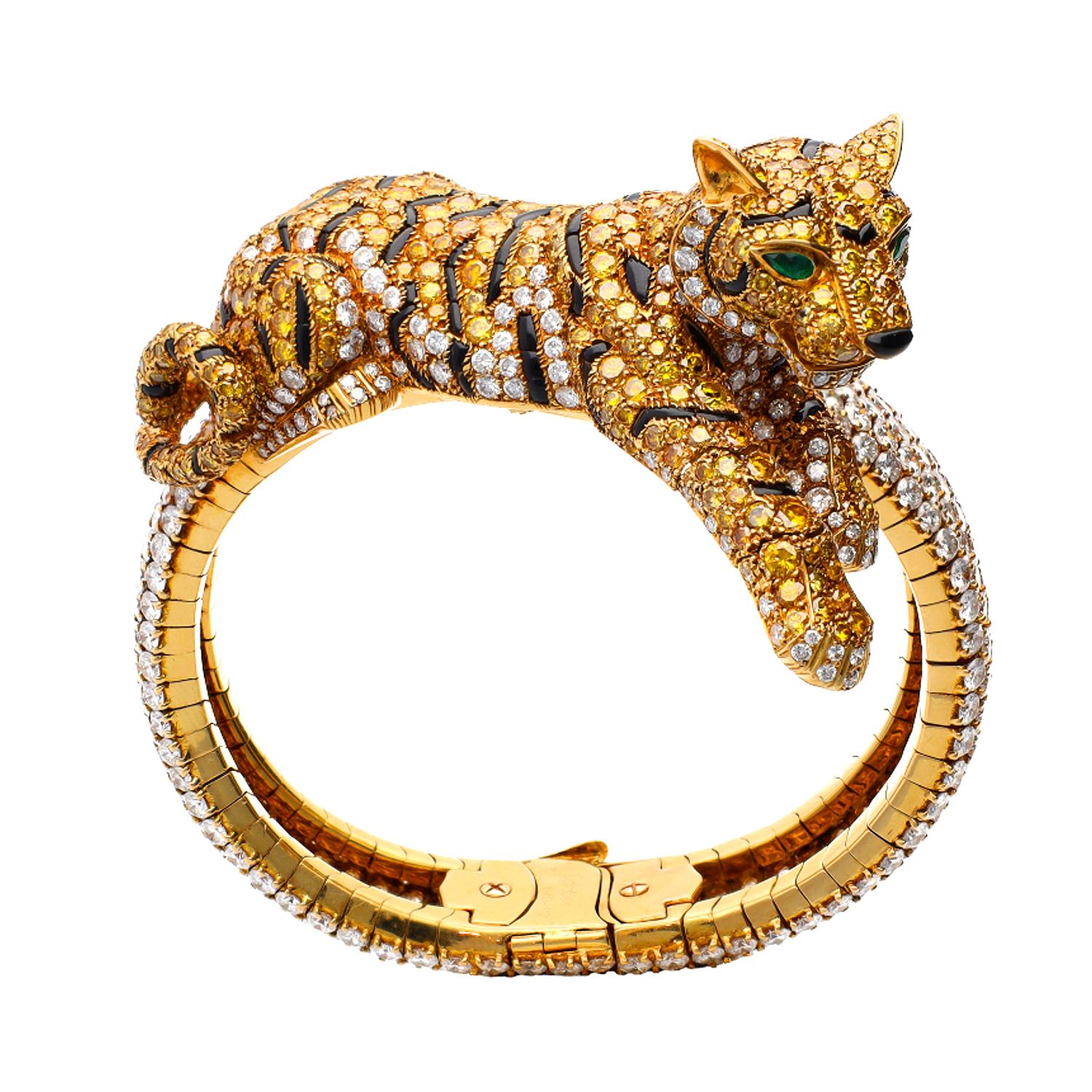 CARTIER Vivid Yellow, White Diamond Panther Watch
A magnificent 18k yellow gold Panthere watch, set with vivid yellow and white diamonds, emerald eyes and onyx, signed Cartier with French hallmarks.
Inner circumference is approx. 6″, bracelet width