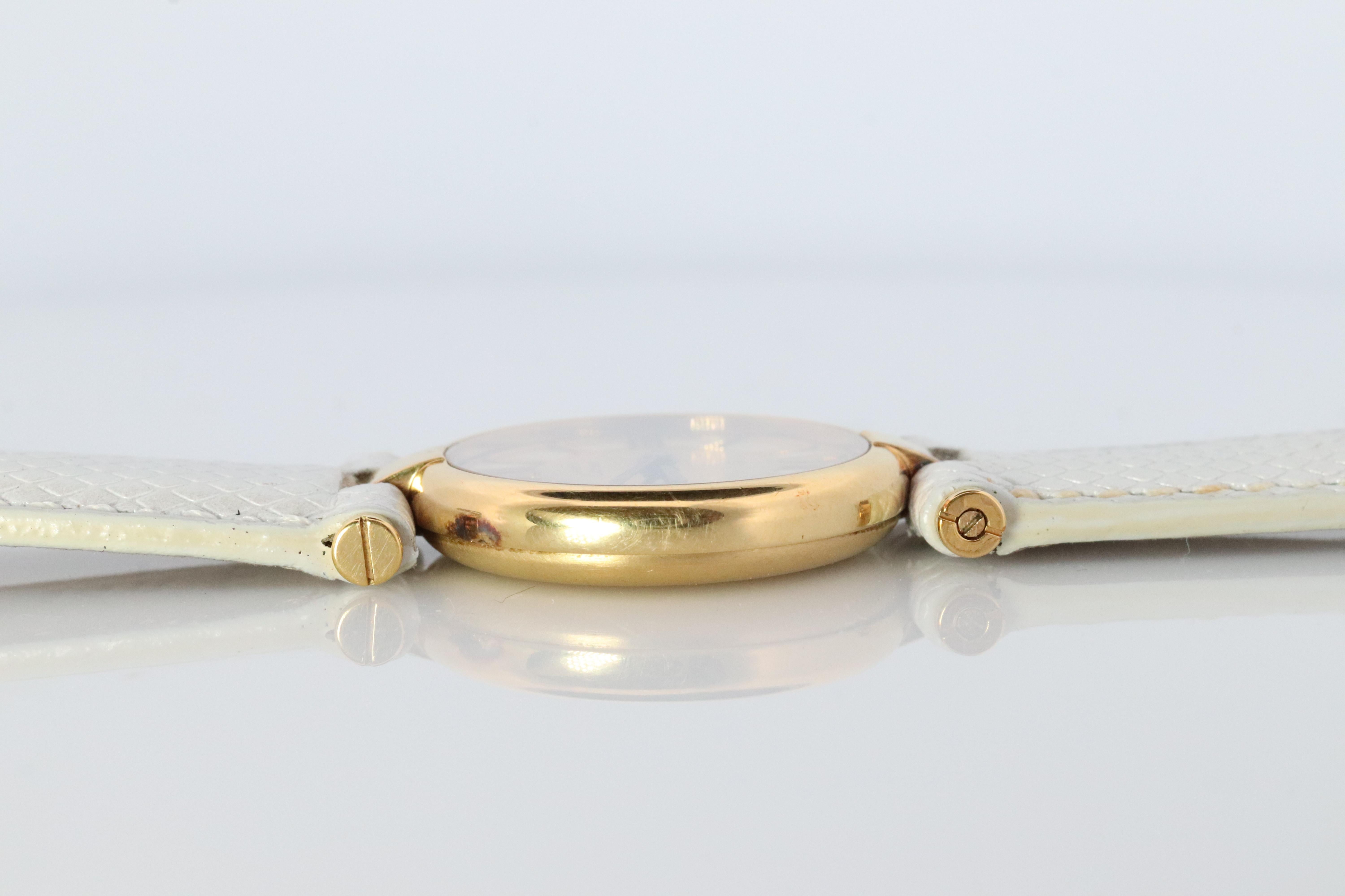 Cartier Uhr. Must de Cartier Vendome Rundes Argent Vermeil 24-mm-Zifferblatt. (Cabochon)