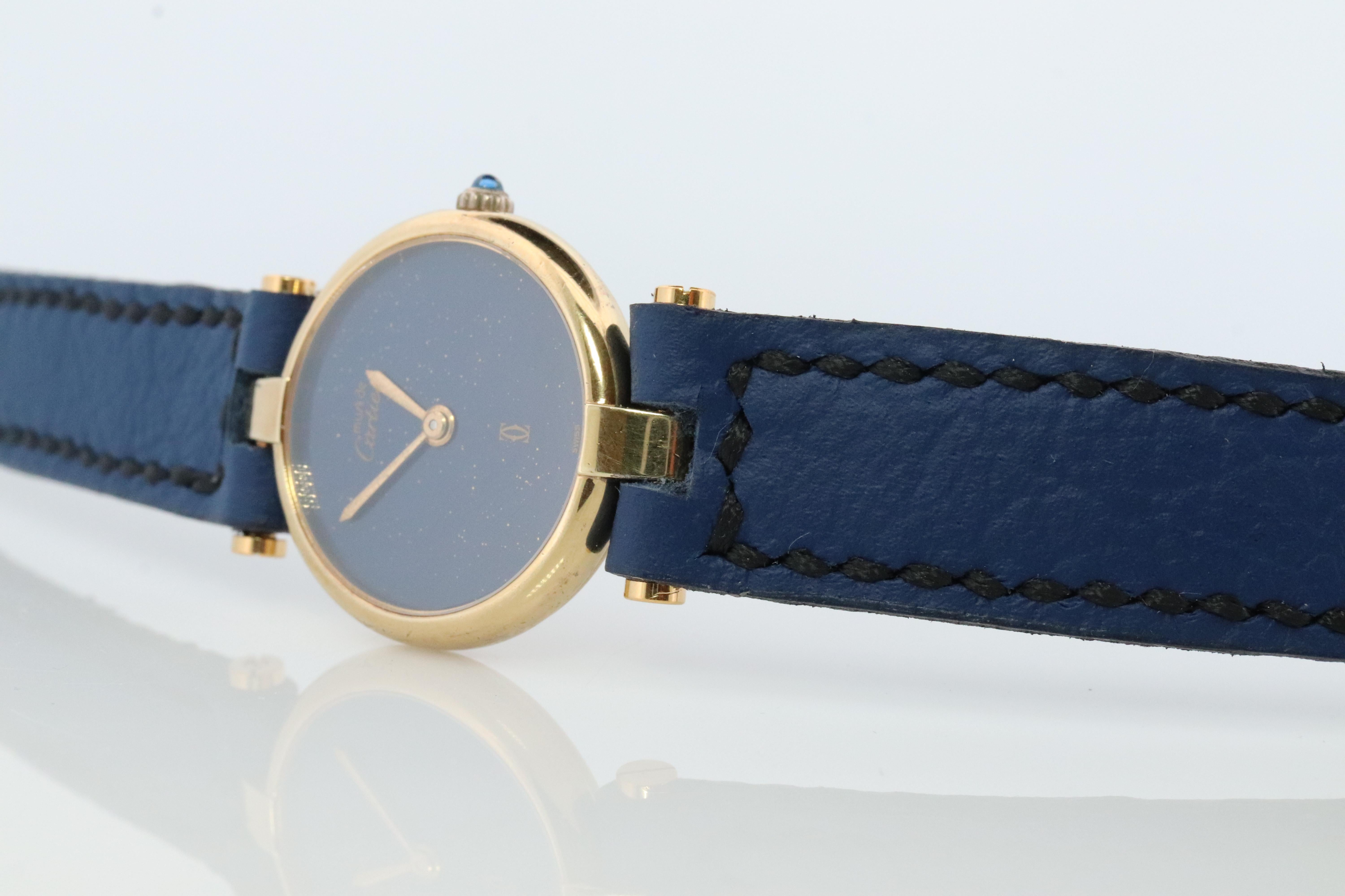 Cartier Uhr. Must de Cartier Vendome Rundes Argent Vermeil Blaues Nachthimmel-Zifferblatt. (Cabochon)