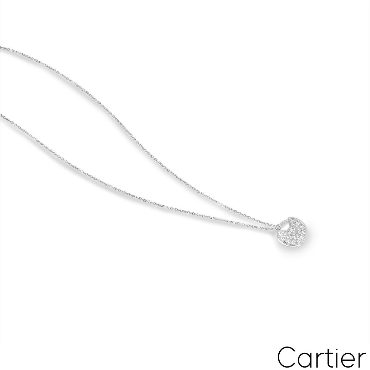 Taglio rotondo Ciondolo con diamante Amulette de Cartier in oro bianco B3047300 in vendita
