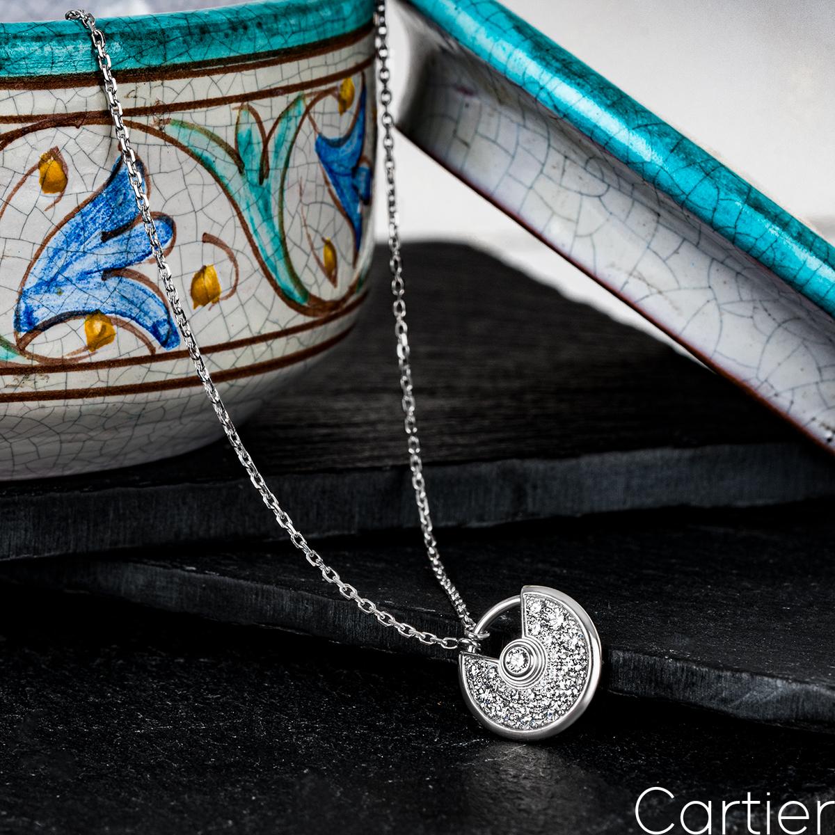 Ciondolo con diamante Amulette de Cartier in oro bianco B3047300 in vendita 2