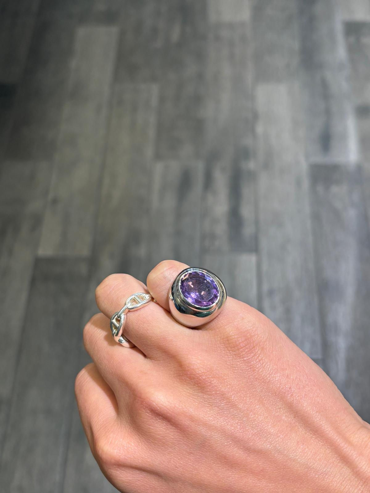 Cartier White Gold and Amethyst Ring (Ovalschliff) im Angebot