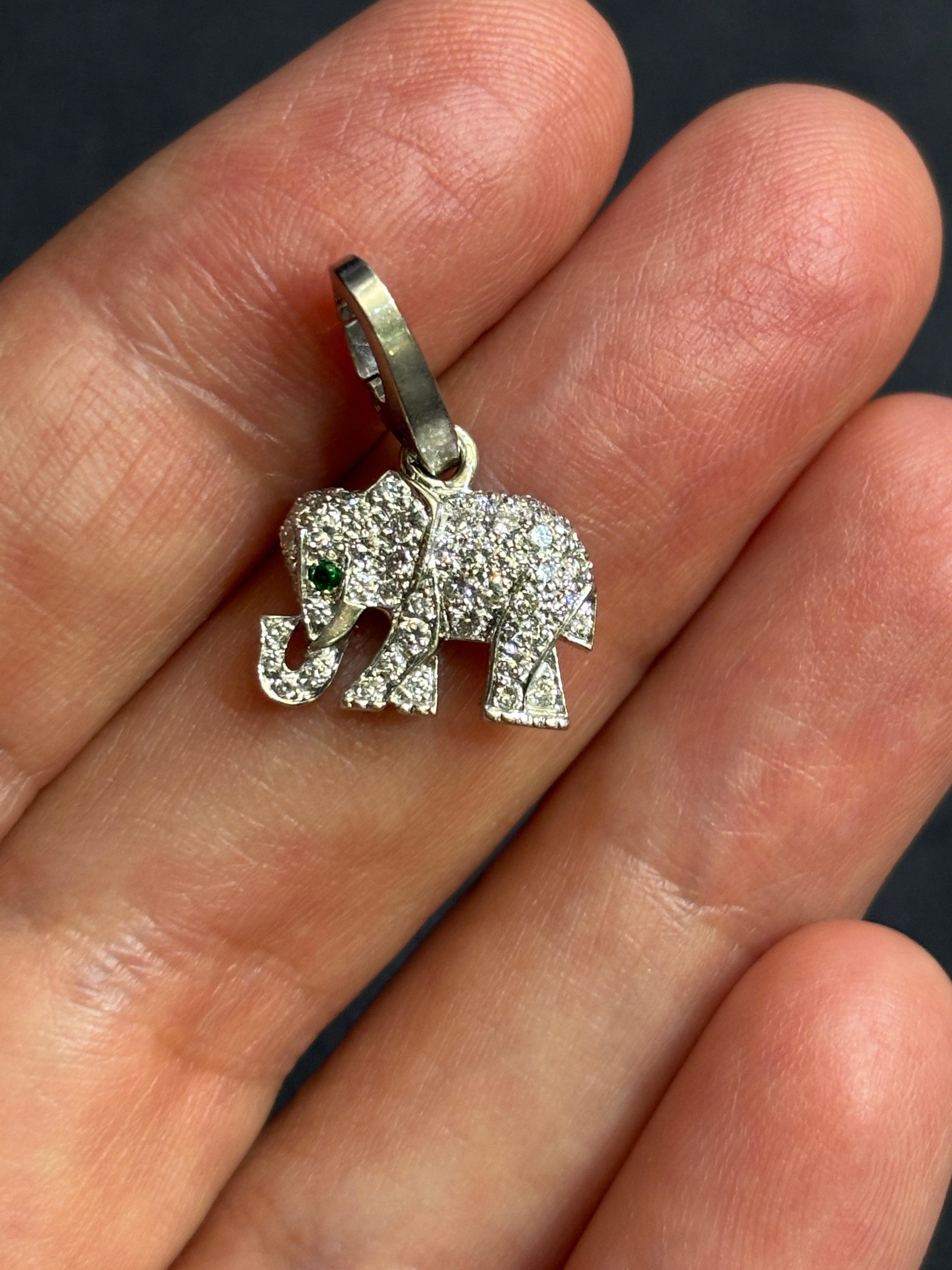 Pendente a forma di elefante in oro bianco e diamanti di Cartier in vendita 1