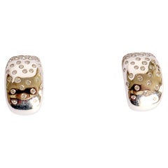 Boucles d'oreilles clips en or blanc de Cartier pavées de diamants