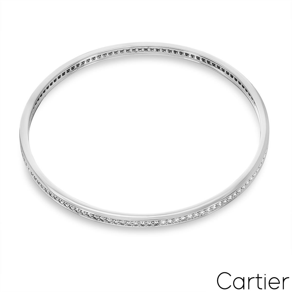 Cartier Bracelet jonc en or blanc et diamants 2,90TDW Excellent état - En vente à London, GB