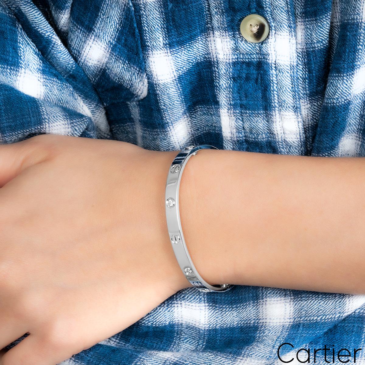 Cartier Weißgold Love-Armband mit halber Diamant, Größe 18 B6035818 im Angebot 1