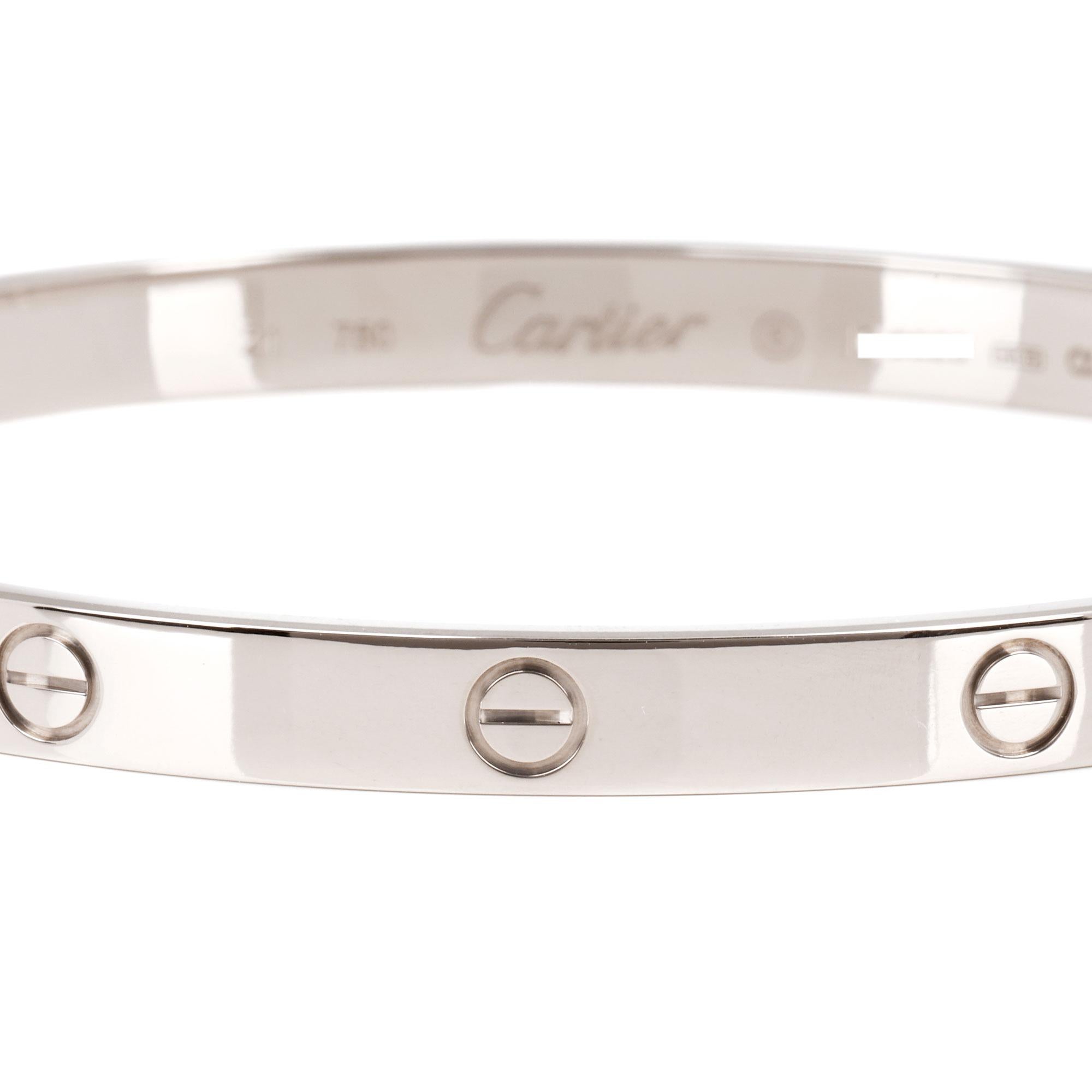 This bangle from Cartier is from their Love collection and features their iconic screw detailing set in 18ct white gold. Complete with a Cartier pouch and service papers. Our Xupes reference is J534 should you need to quote this. 