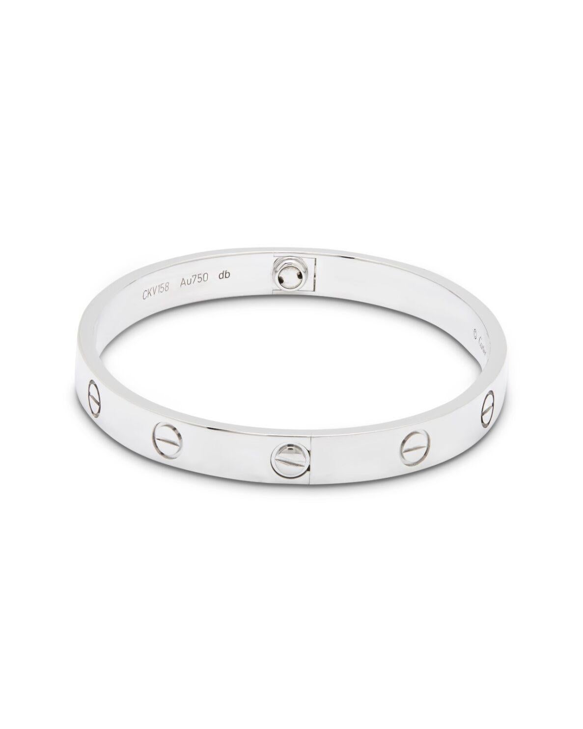 Gebrauchtes Cartier Love-Armband

Das ikonische Cartier-Armband, Größe 17 cm Ref: B6077117

Diese erstaunliche schicke Armband kommt vollständig in 18ct Weißgold, diese schöne schicke Armband ist ein Muss für jeden decerning Schmucksammler