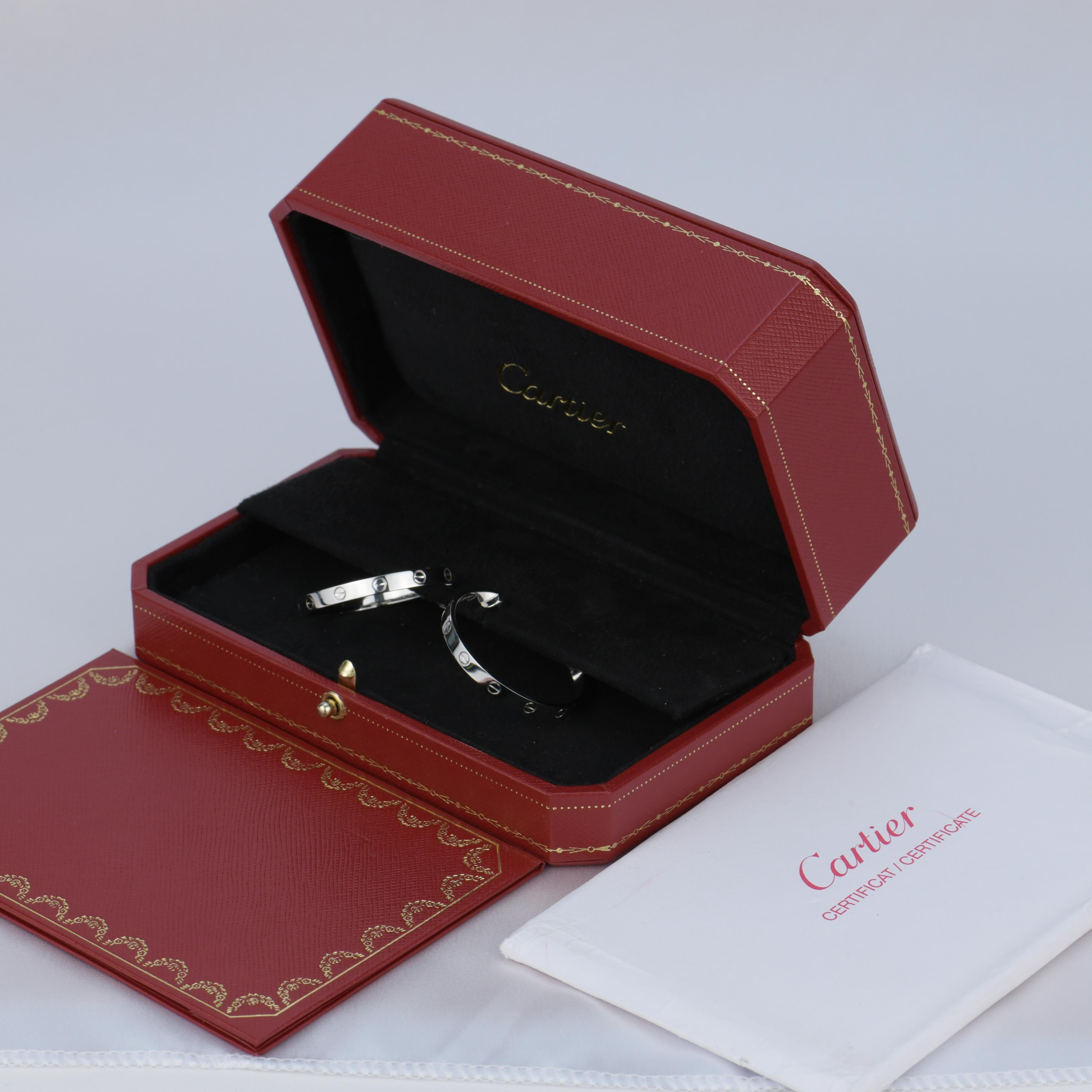 Dandelion Antiques Code	AT-0907
Brand	                                Cartier
Model	                                B8028300
Date	                                Circa 2006
Retail Price	                        £3700 / $4400 /