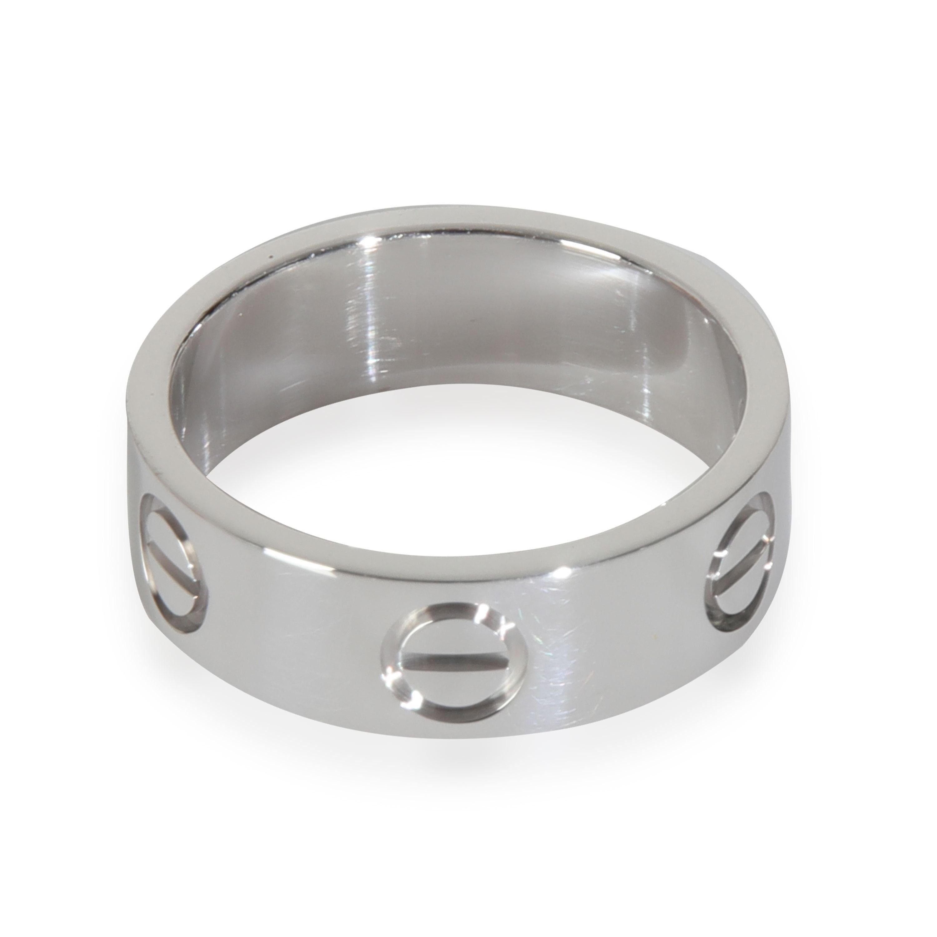 Cartier Weißgold Love-Ring

PRIMÄRE DETAILS
SKU: 145737
Auflistung Titel: Cartier Liebesring aus Weißgold
Beschreibung des Zustands: Die Collection'S Love von Cartier ist der Inbegriff der Ikone, von den wiedererkennbaren Designs bis hin zur