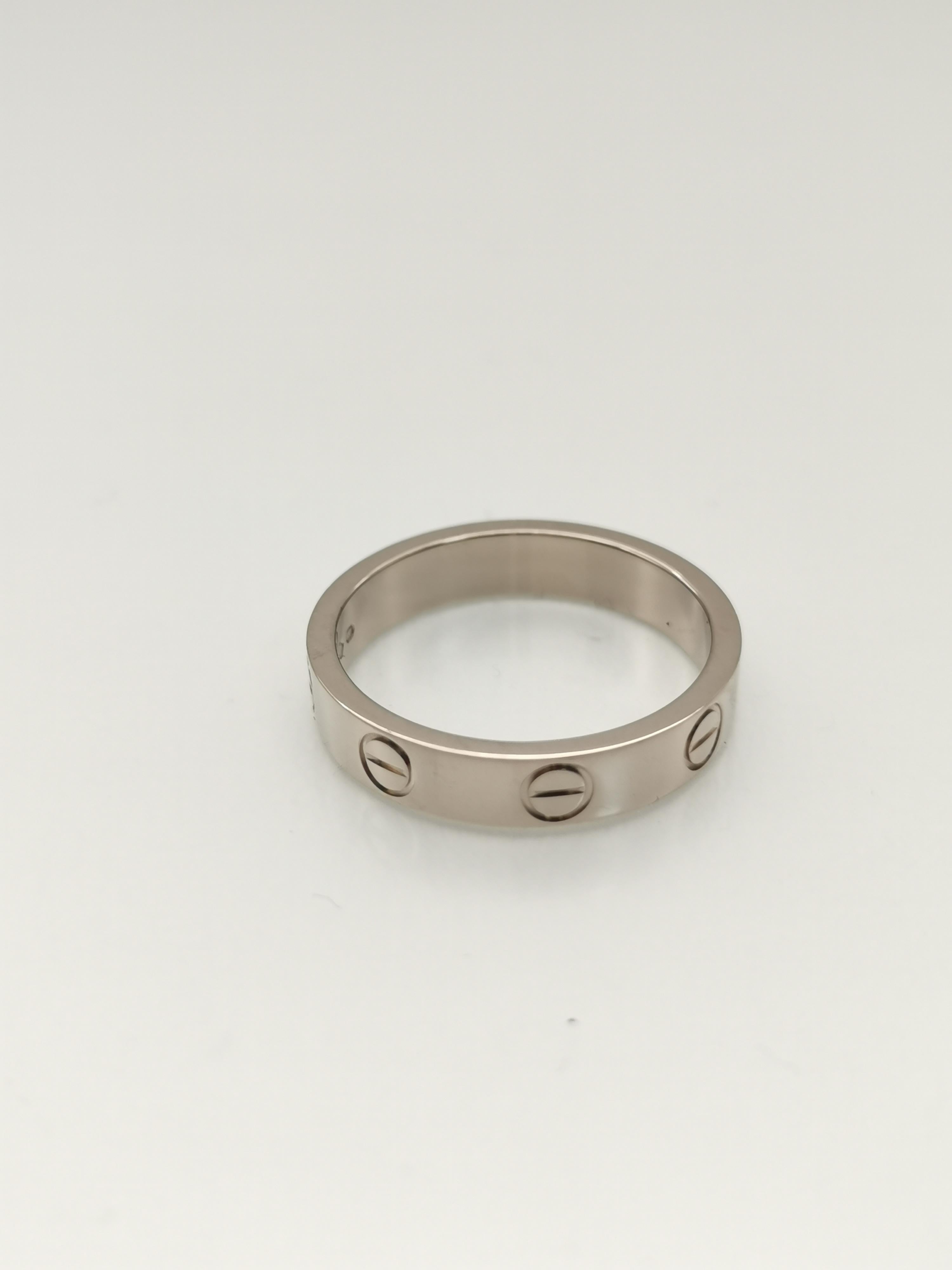 Designer: Cartier

Metal: White Gold

Metal Purity: 18k

Ring Size: 50 (euro) ; 5.25 (US)

Measurements: Band is: 3.5mm wide

Total Item Weight (g): 3.83

Hallmark: Cartier 750 50 Serial No.DD6456
