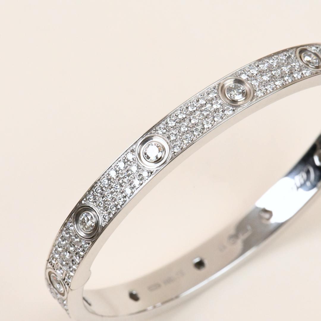 Cartier Bracciale dell'amore in oro bianco con pavé di diamanti misura 17 in vendita 4