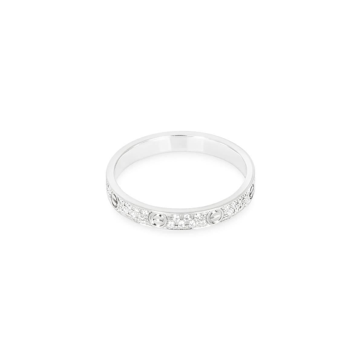 Cartier Oro Blanco Diamante Pave Pequeño Modelo Anillo Amor Talla 50 B4218250 en Excelente Estado en London, GB
