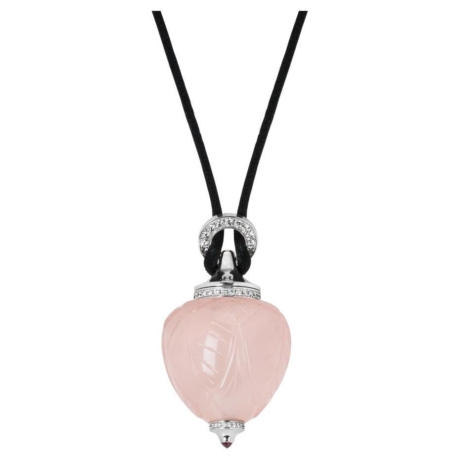 Pendentif bouteille de parfum Inde Mystérieuse en or blanc Cartier, quartz rose et diamant en vente