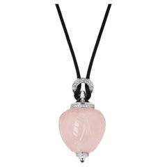 Pendentif bouteille de parfum Inde Mystérieuse en or blanc Cartier, quartz rose et diamant