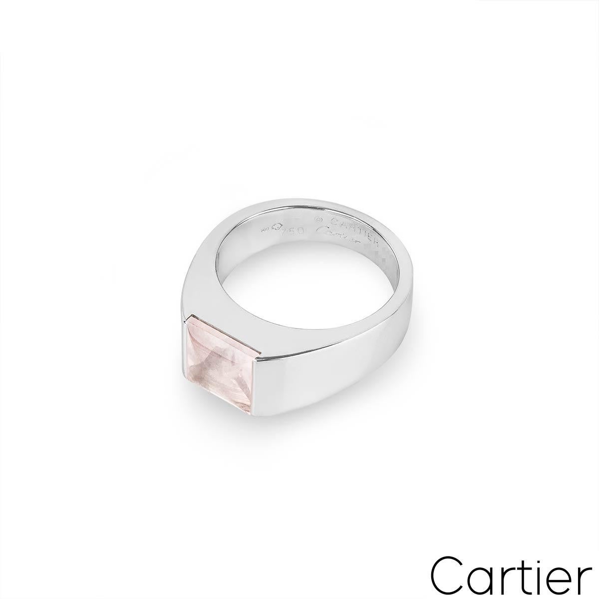 Taille carrée Cartier, bague Tank en or blanc et quartz rose en vente