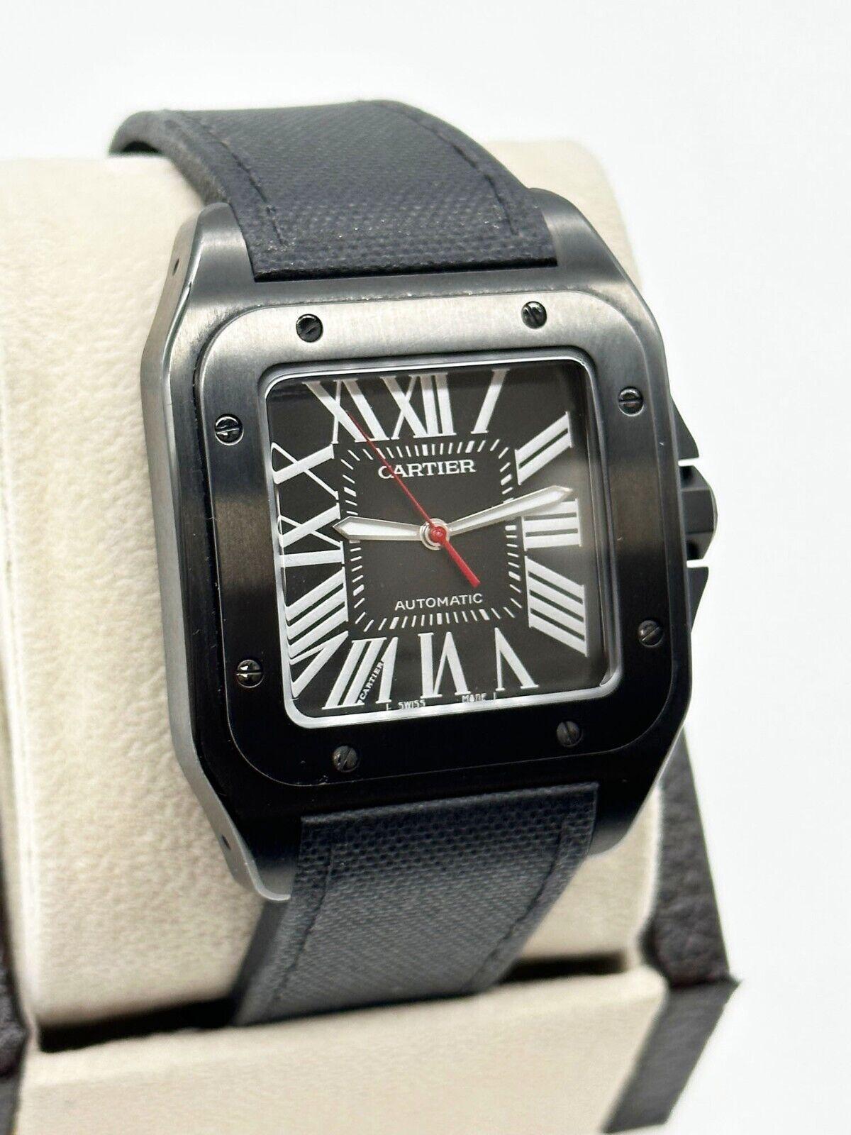 Style Nummer: WSSA0006 Ref 3774


Jahr: 2017

 

Modell: Santos 100

 

MATERIAL des Gehäuses: Kohlenstoff-ADLC-beschichteter Stahl

 

Band: Schwarzer Stoff

 

Lünette:  Kohlenstoff ADLC Beschichteter Stahl

 

Zifferblatt: Schwarz

 

Gesicht: