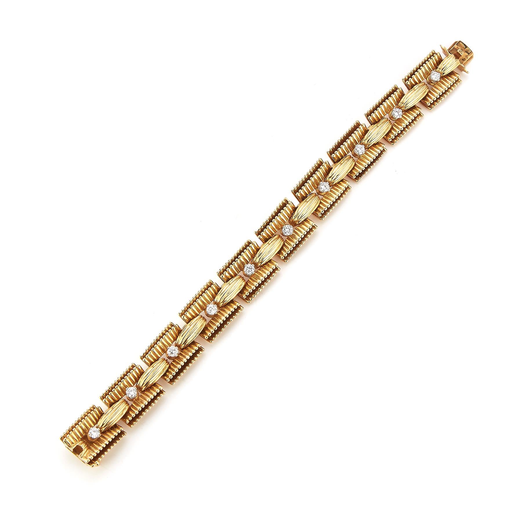 Cartier Yellow Gold and Diamond Bracelet

18 karat Gold links set with 10 round cut diamonds

Measurements: 7