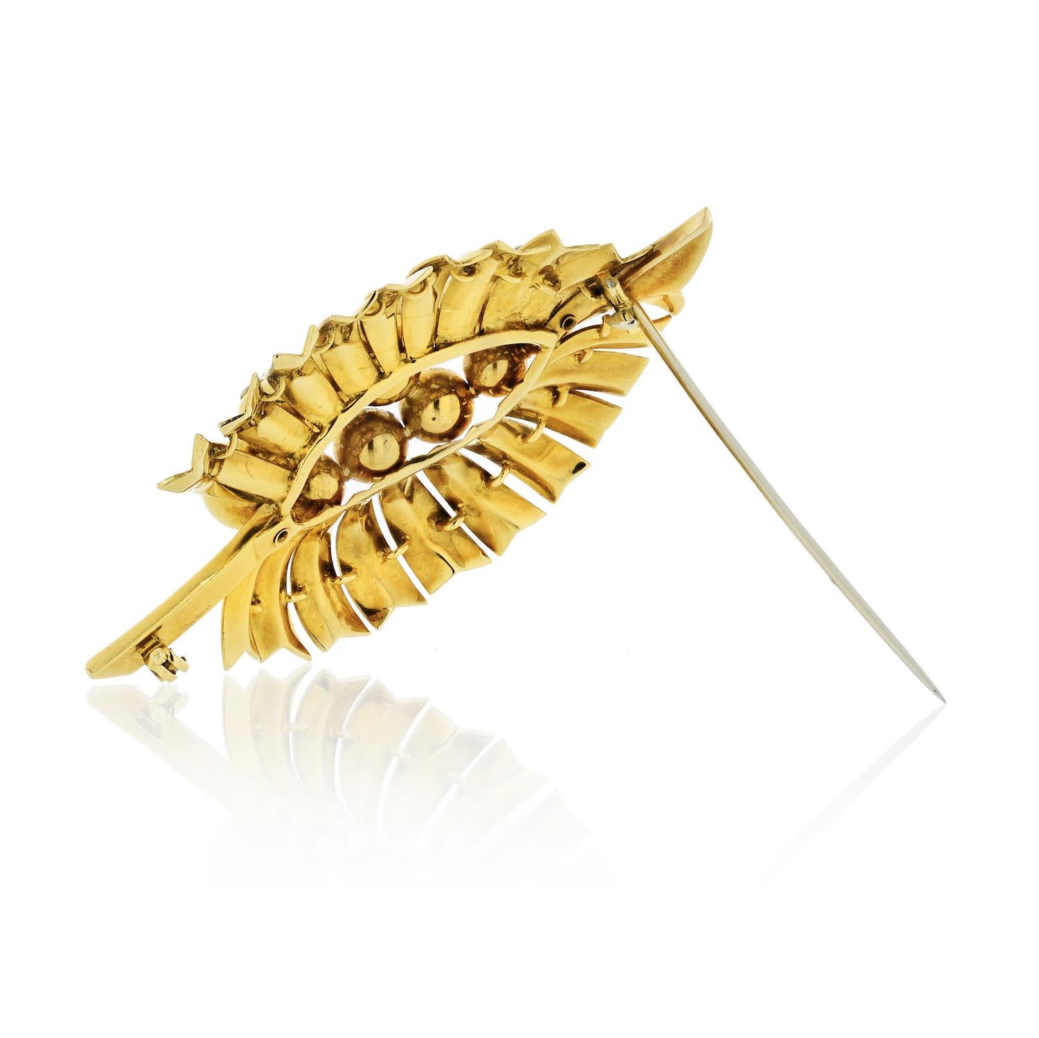 The Cartier 18k yellow gold diamond vintage brooch shaped in the form of a leaf is a stunning piece of jewelry that exudes elegance and sophistication. Crafted from high-quality 18k yellow gold, this brooch features a beautiful leaf design with